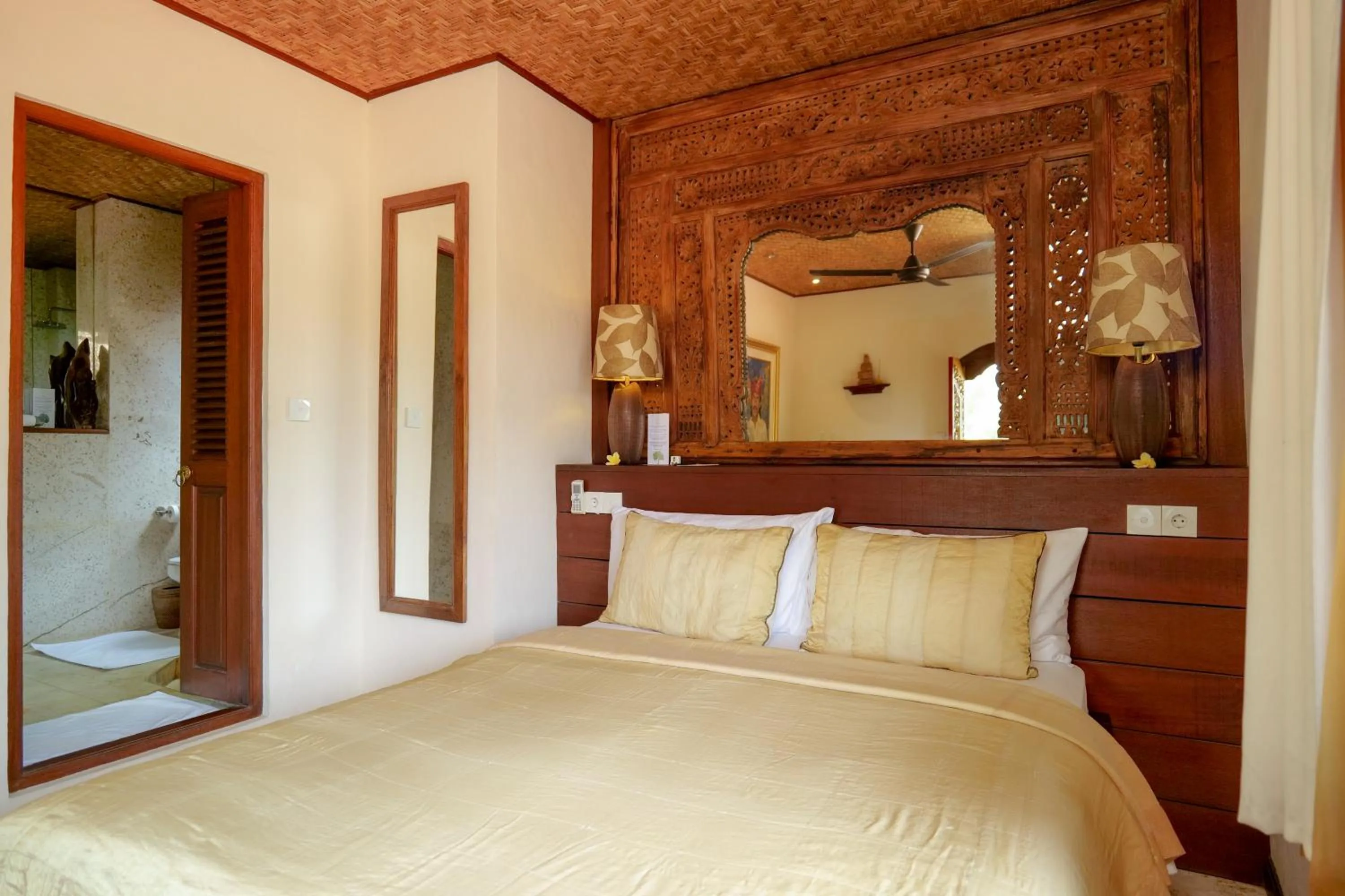 Bed in Gayatri