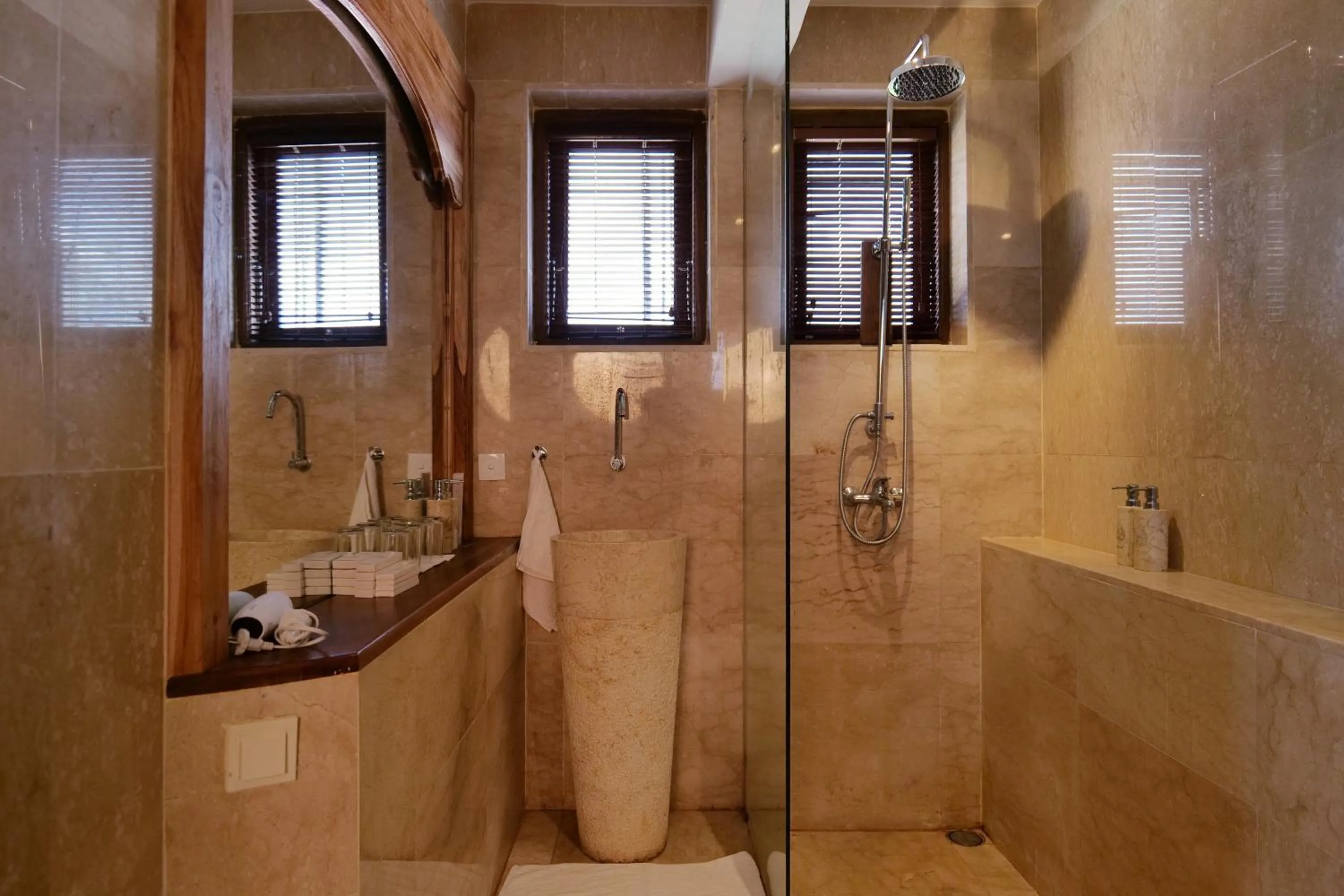 Shower in Gayatri