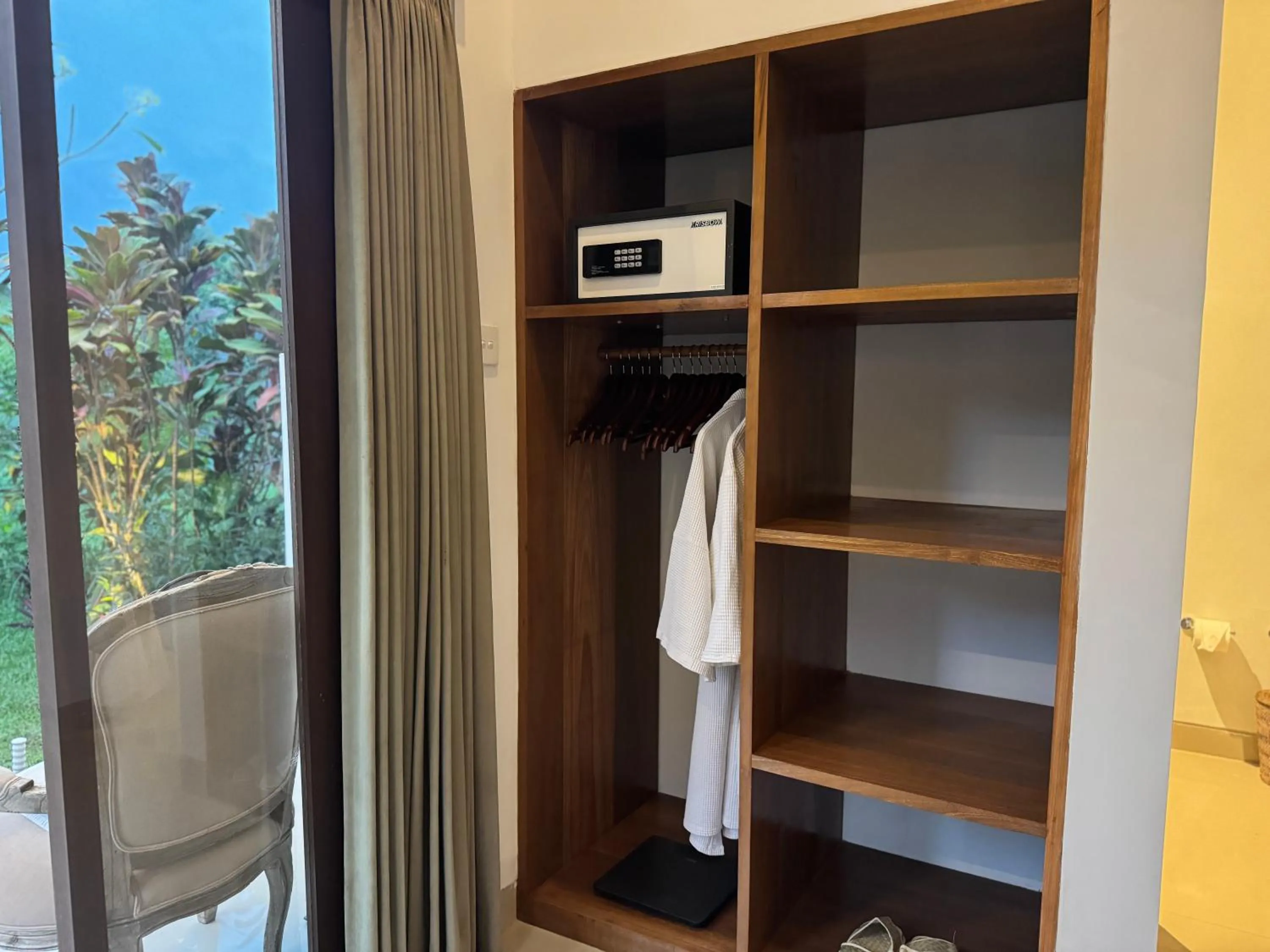wardrobe in Gayatri