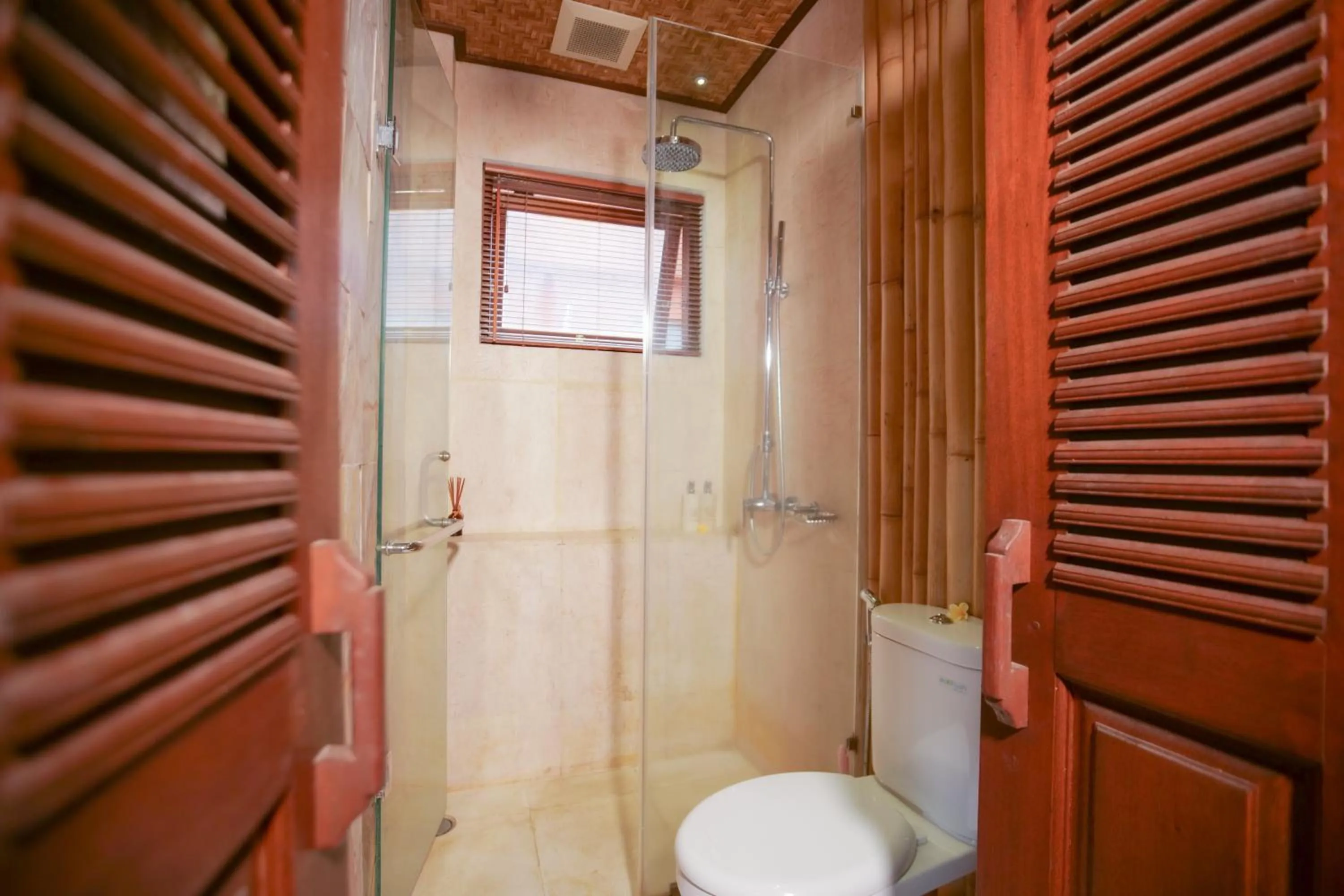 Shower in Gayatri