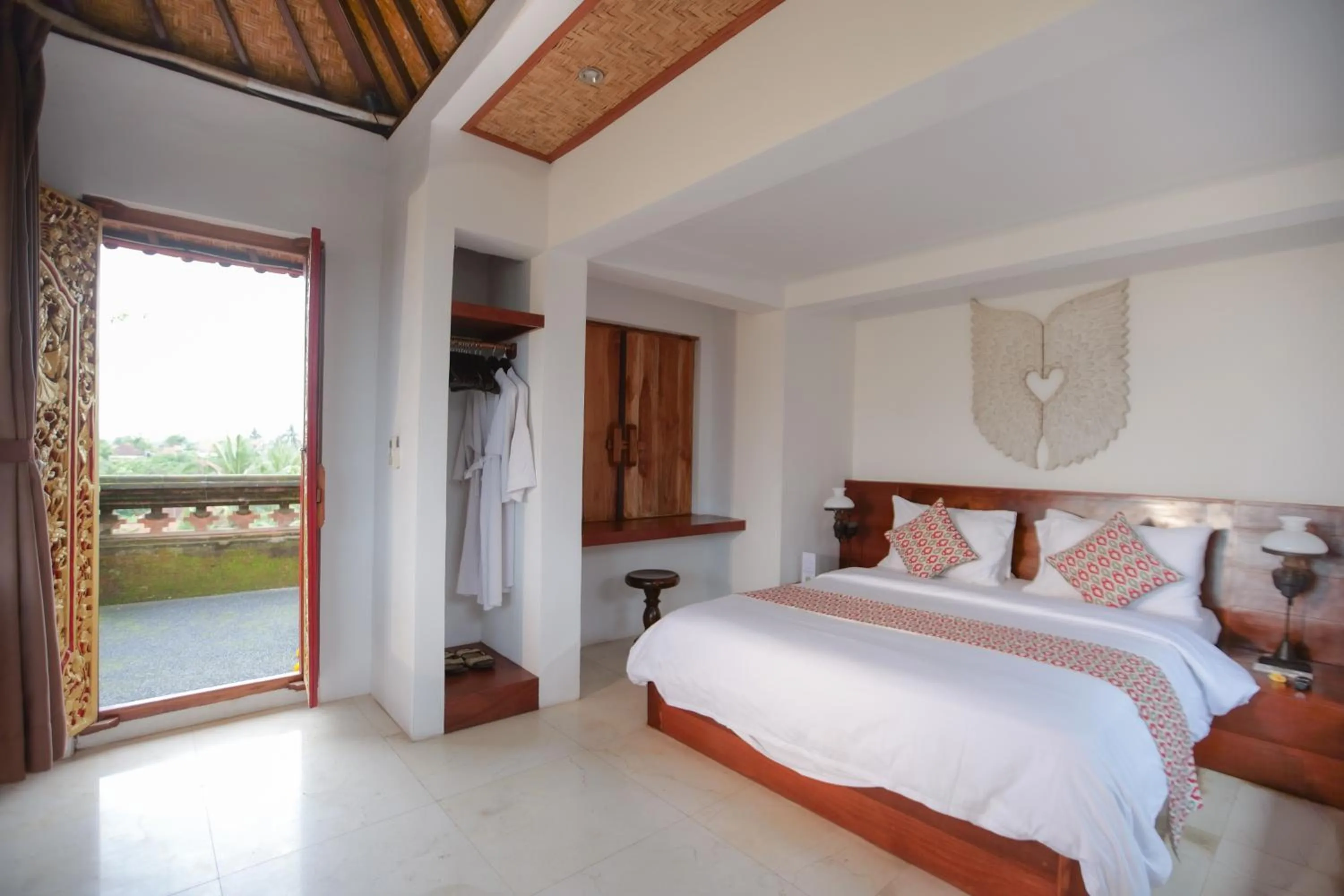 Bed in Gayatri