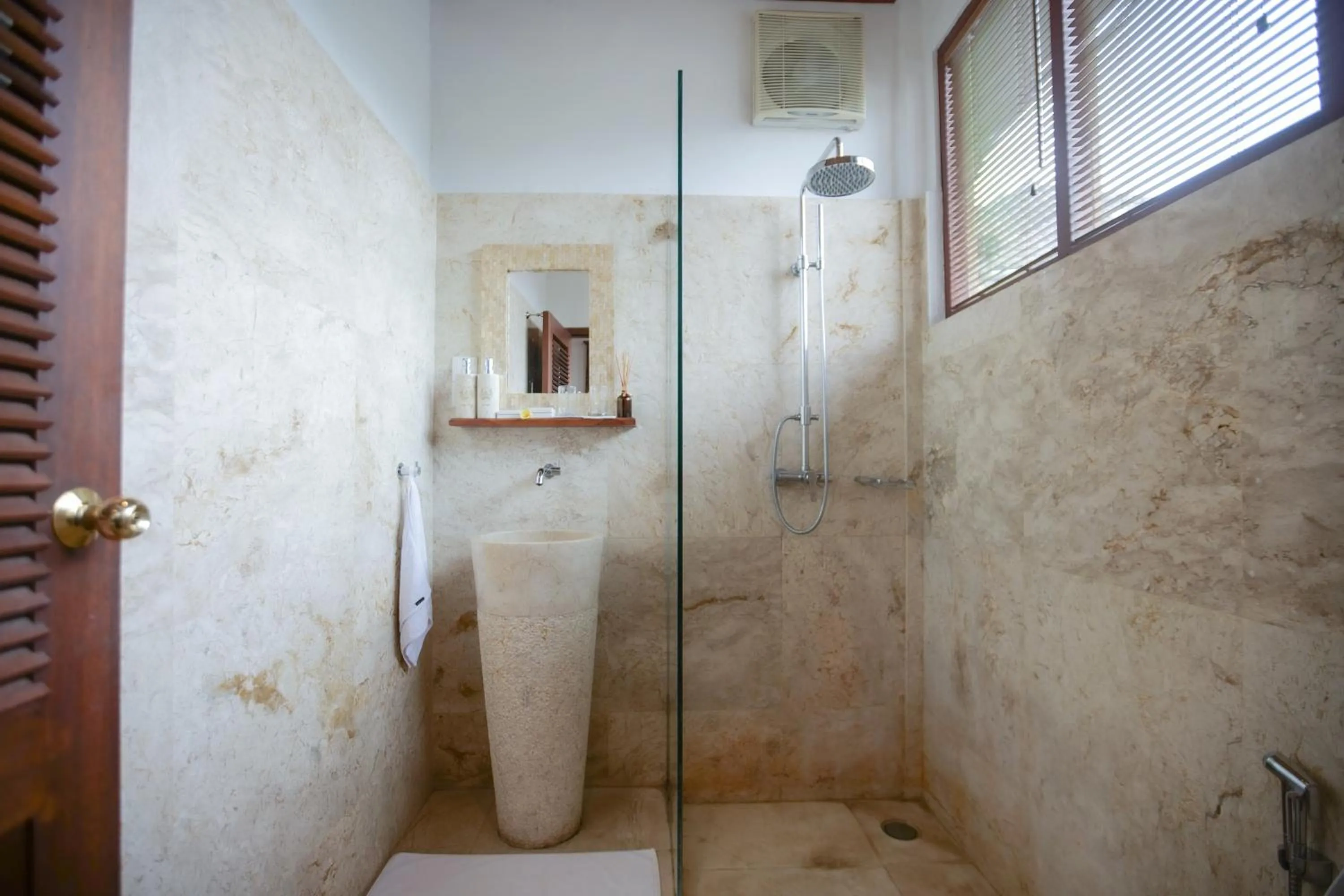 Shower in Gayatri