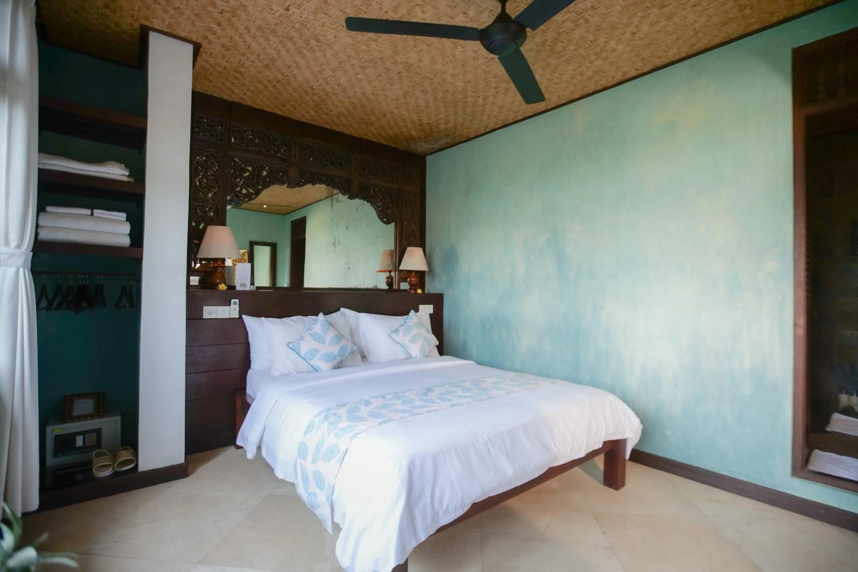 Bed in Gayatri