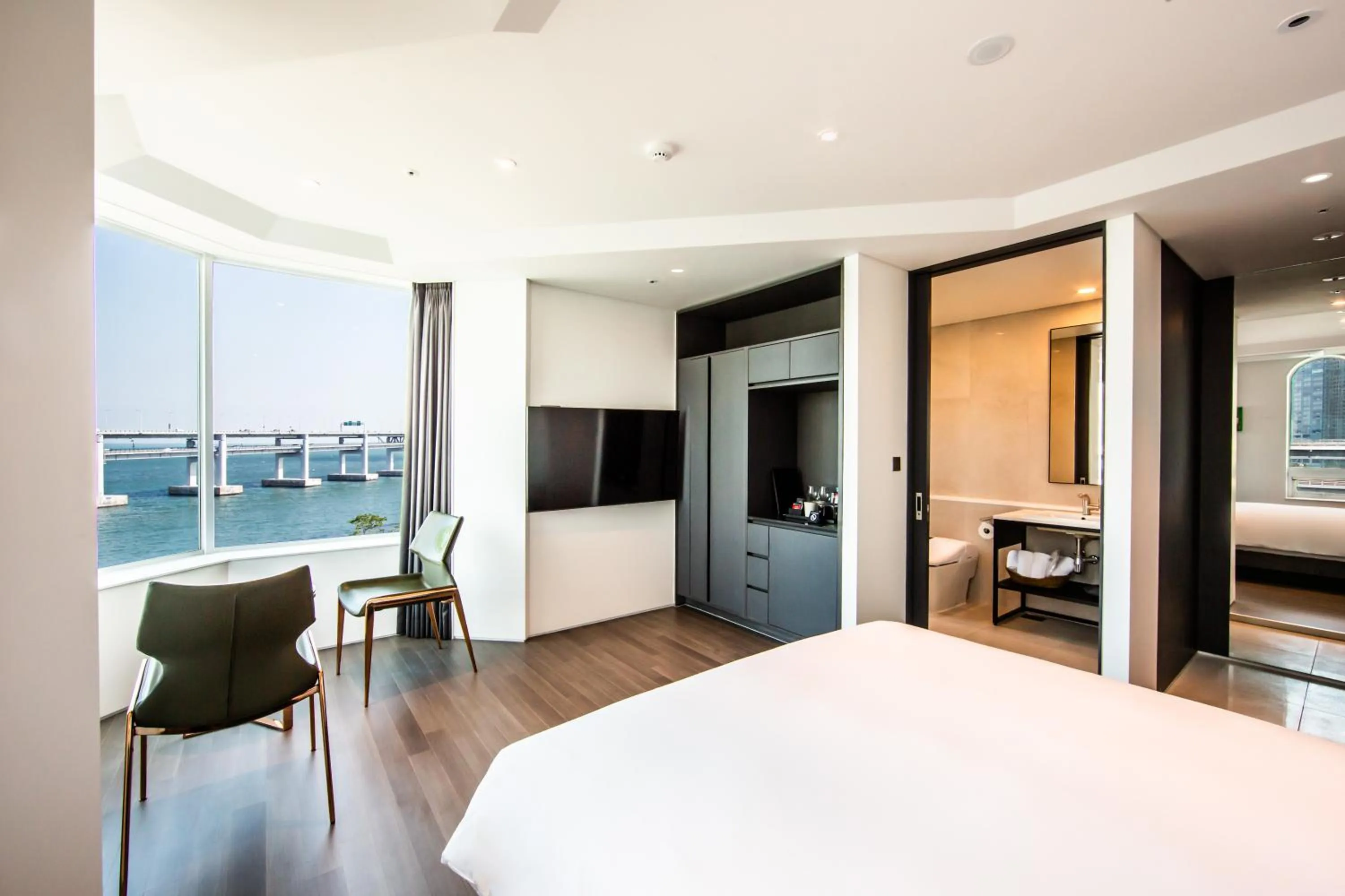 Ondol Ocean Suite in AG405 Hotel