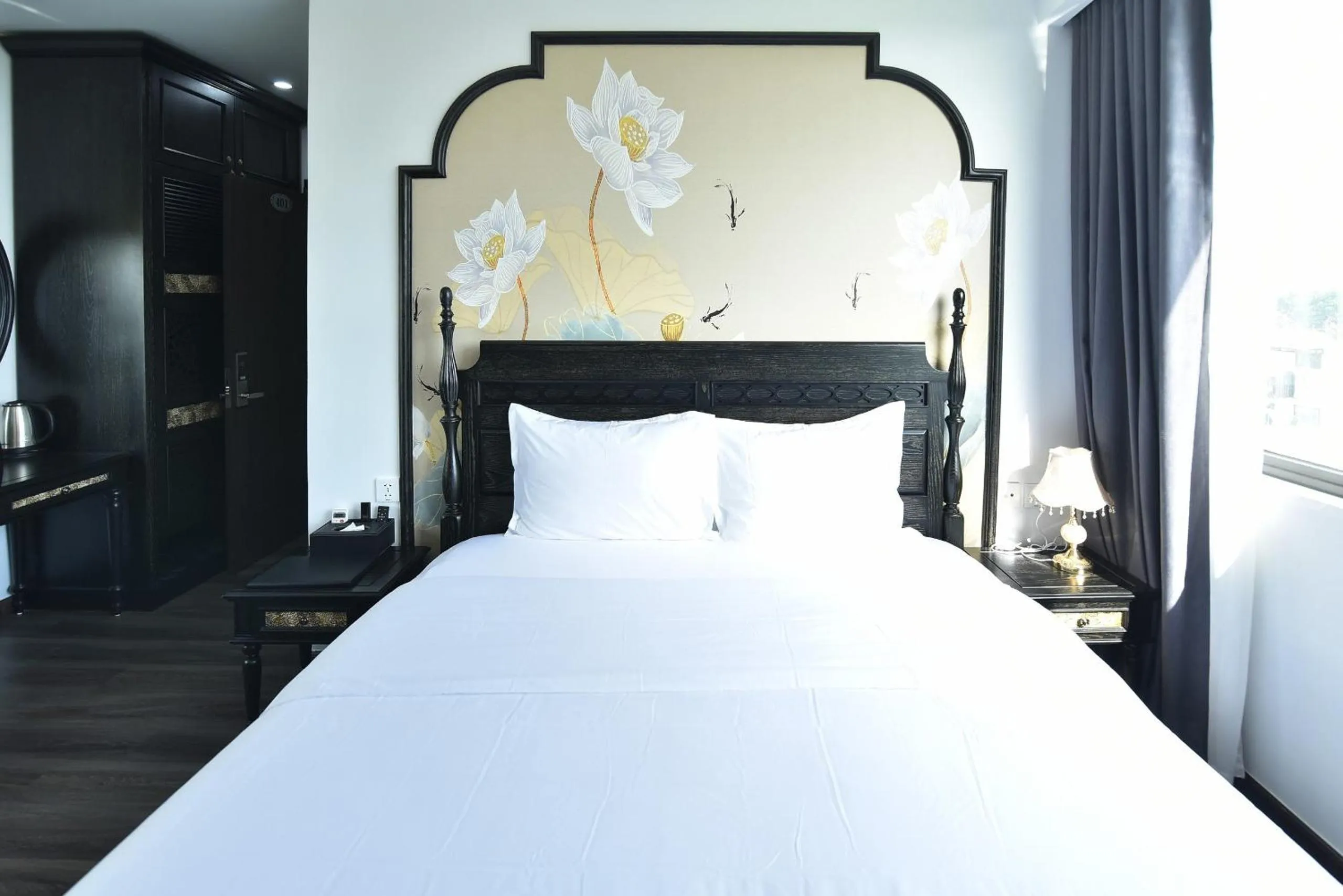 Suite with Lake View in Lotus Hotel Ninh Bình