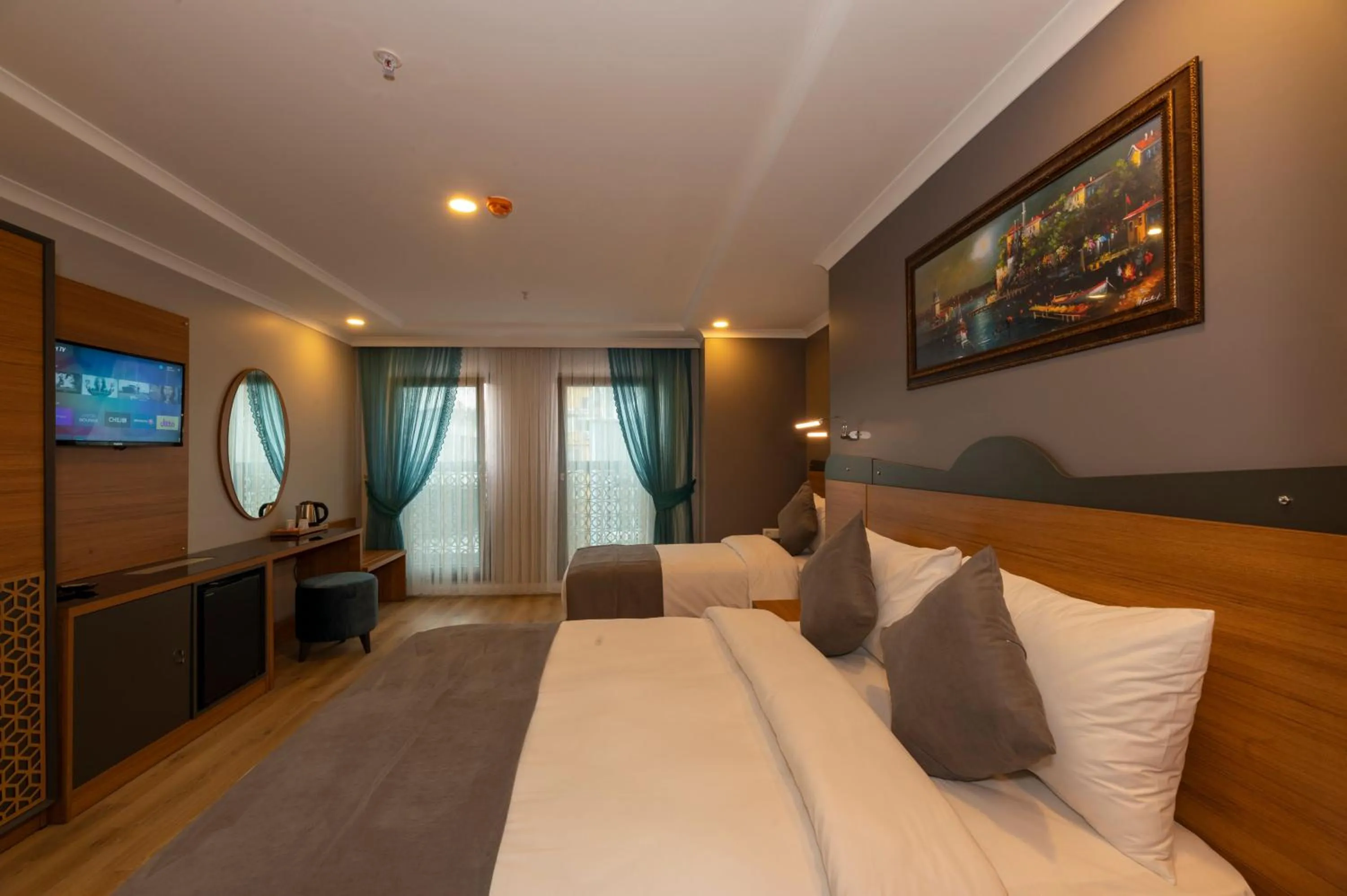 Deluxe Triple Room in New Emin Hotel