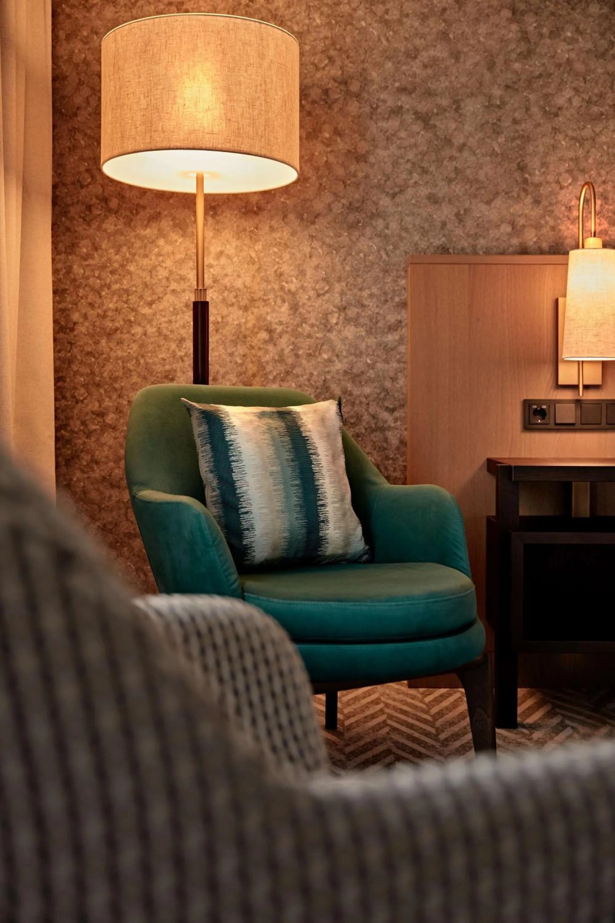 Family Connecting King Room with Twin Bed in Hilton Vienna Park