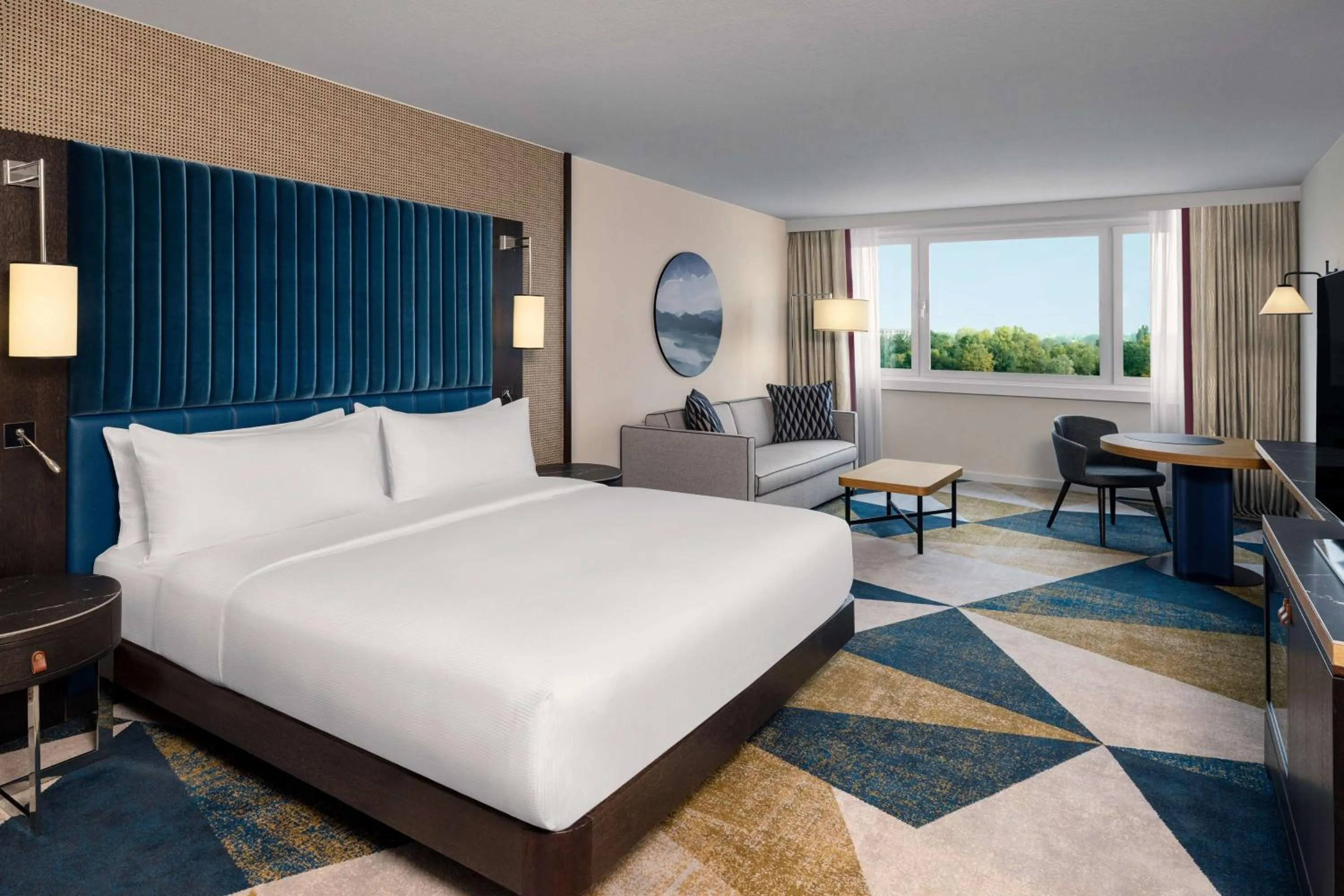 Waterfront King Room with Sofa Bed - single occupancy in Hilton Vienna Waterfront