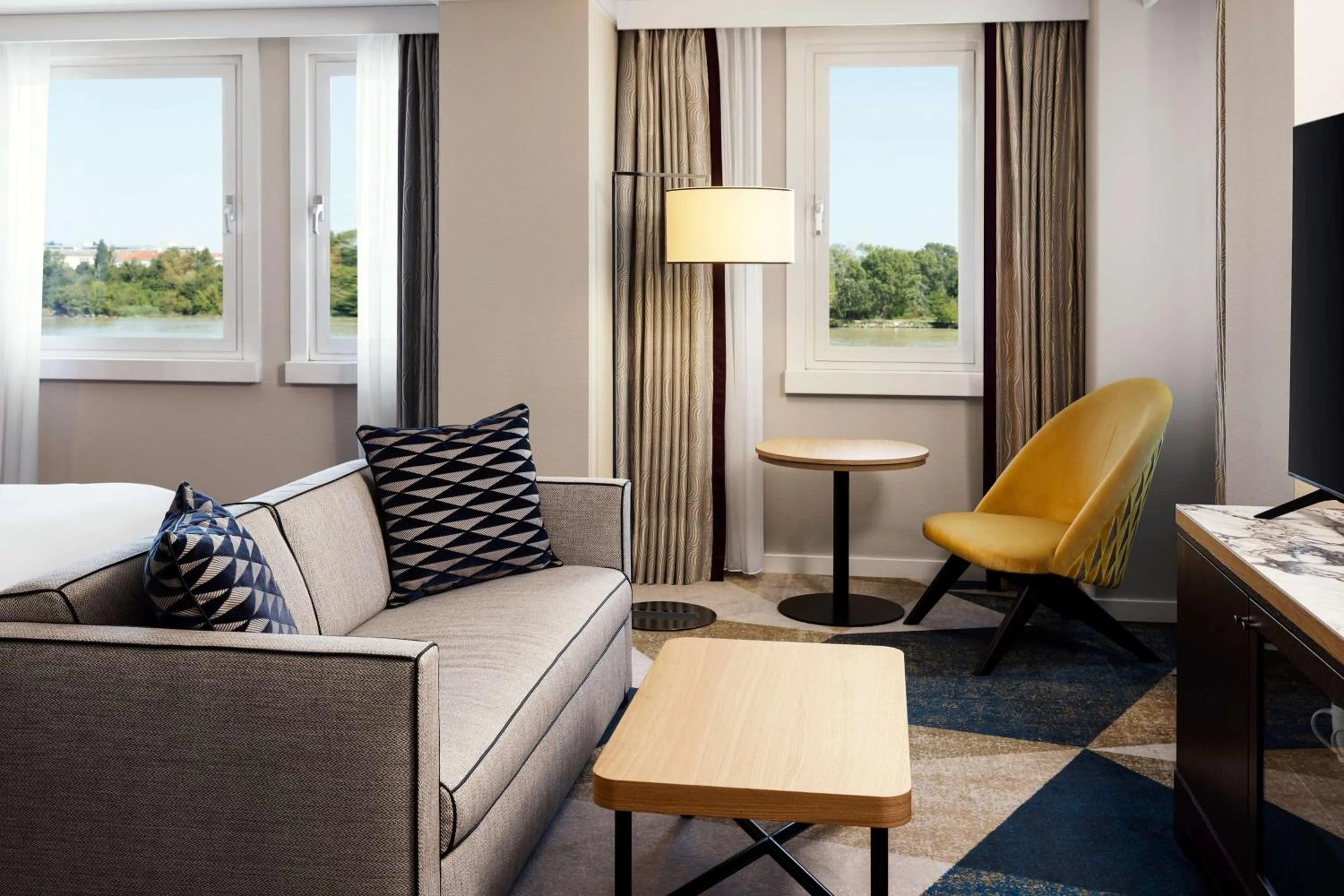 Waterfront King Suite - single occupancy in Hilton Vienna Waterfront