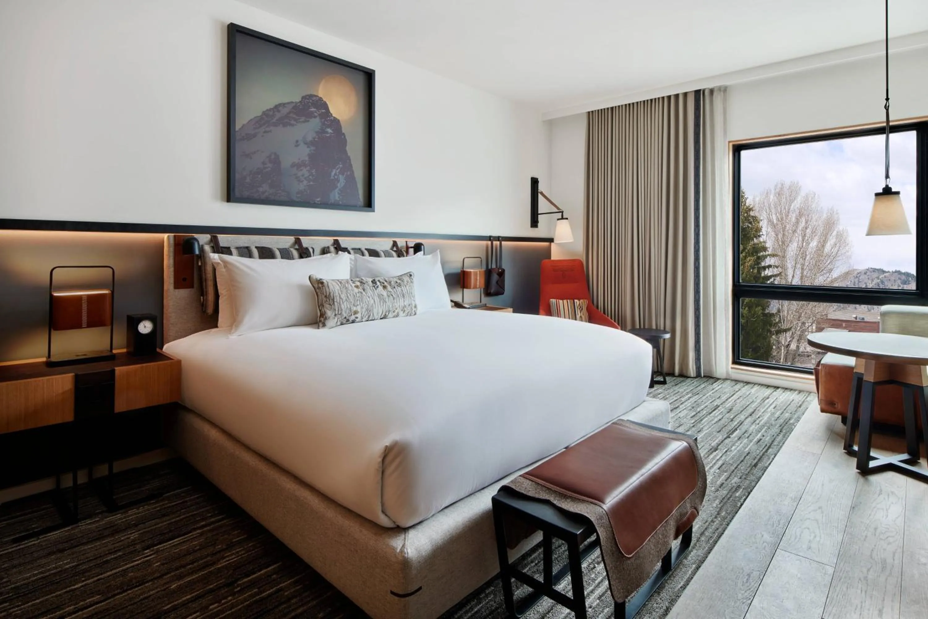 Deluxe Guest room with 1 King, Fireplace in The Cloudveil, Autograph Collection