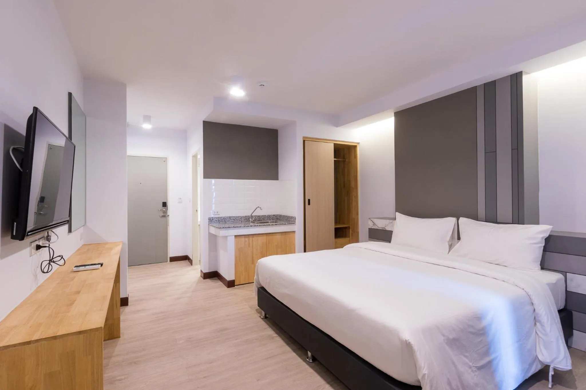 Standard King Room - single occupancy in The Key Point Hotel