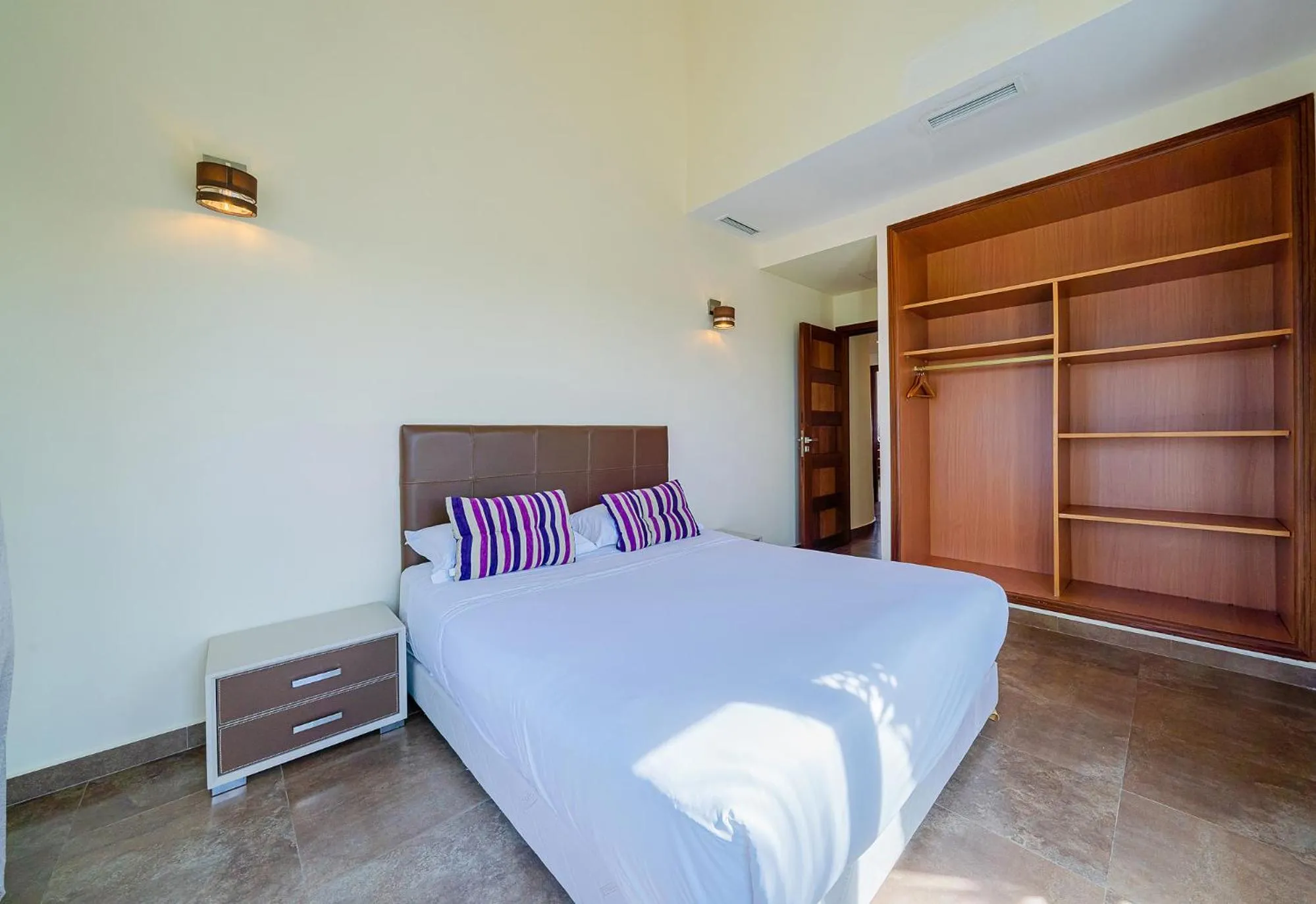 Two-Bedroom Apartment with Garden View - single occupancy in Mnar Castle