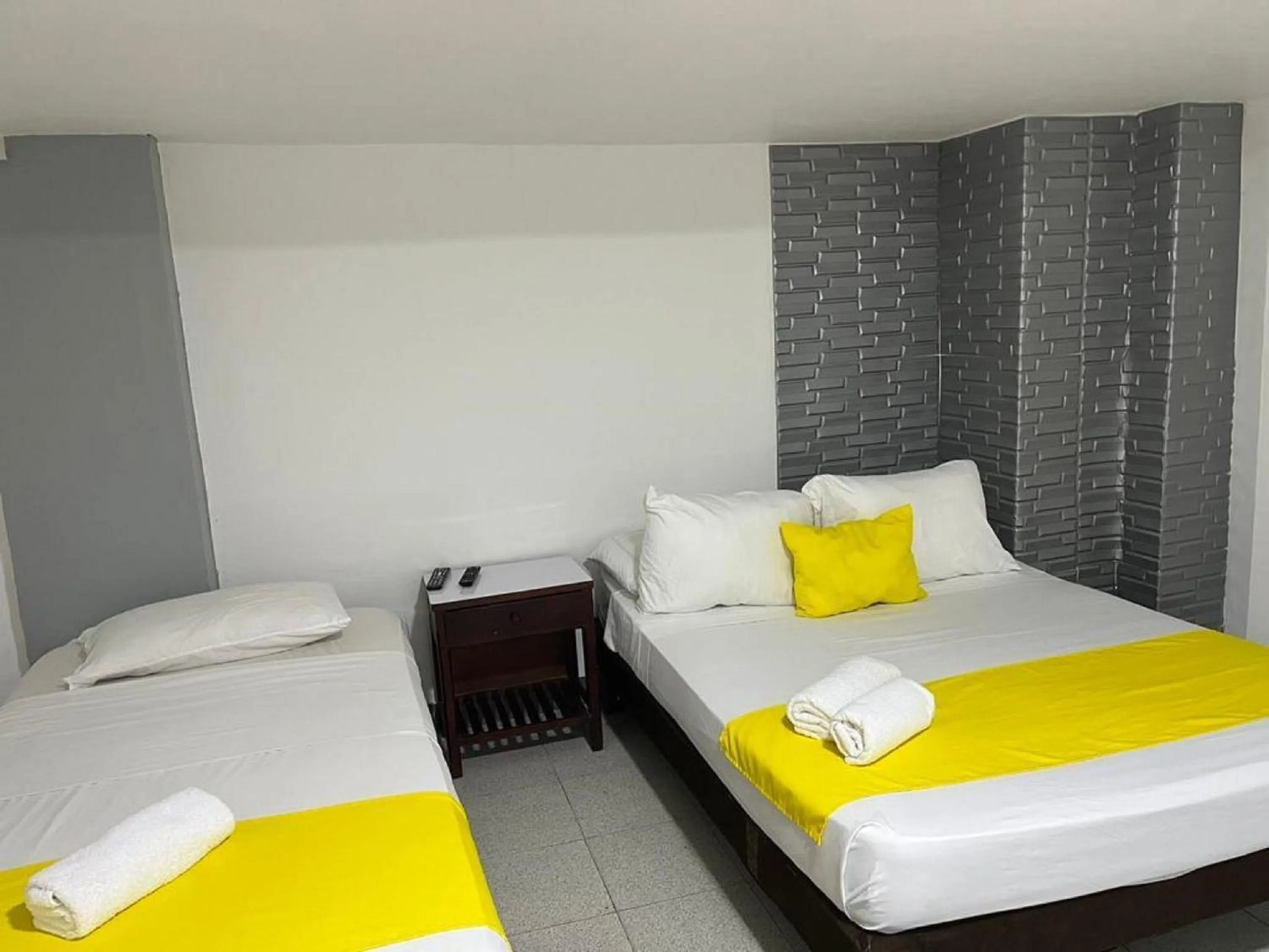 Economy Quadruple Room in Hotel Toledo FL