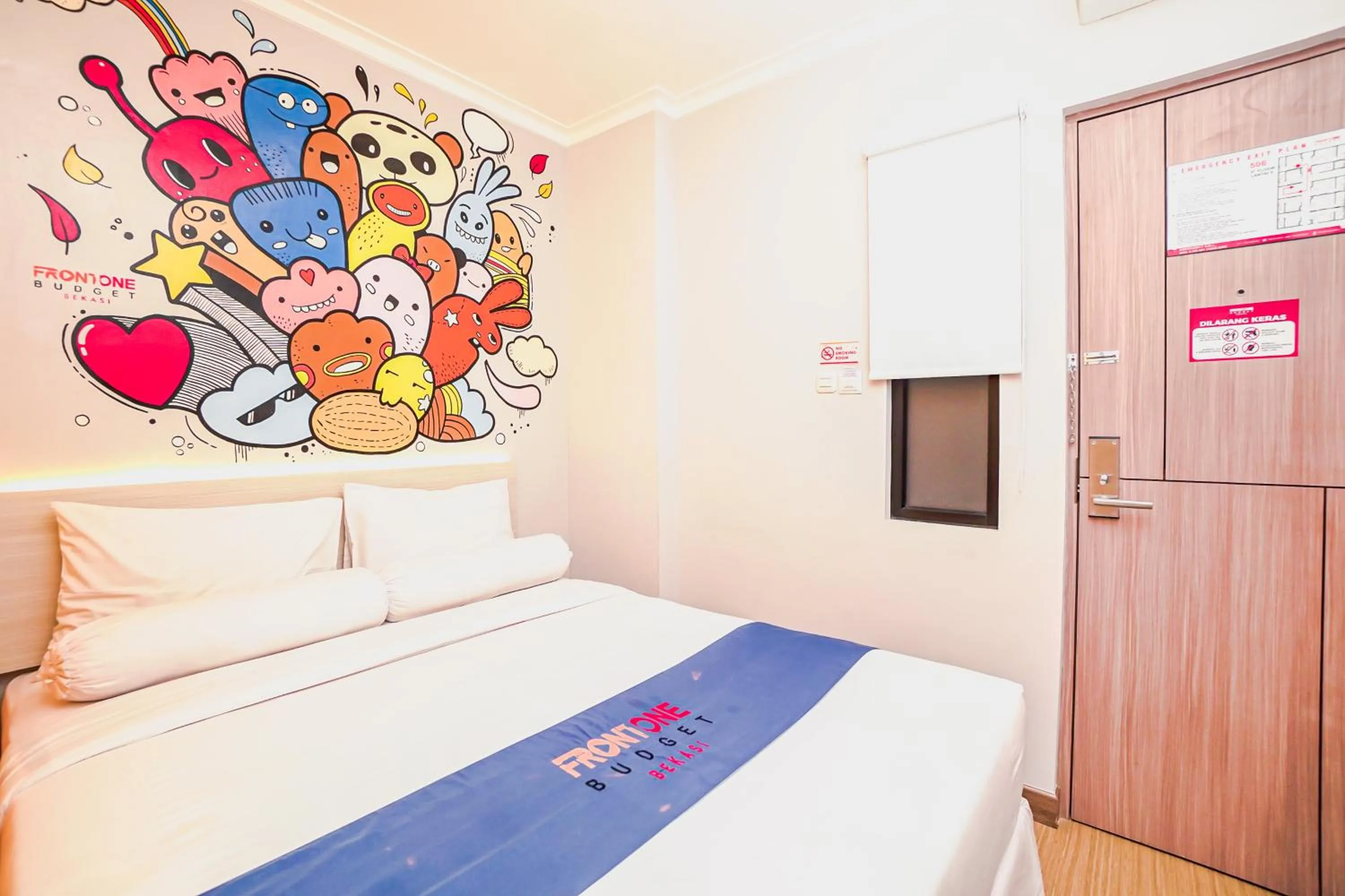 Queen Room in Front One Budget bekasi
