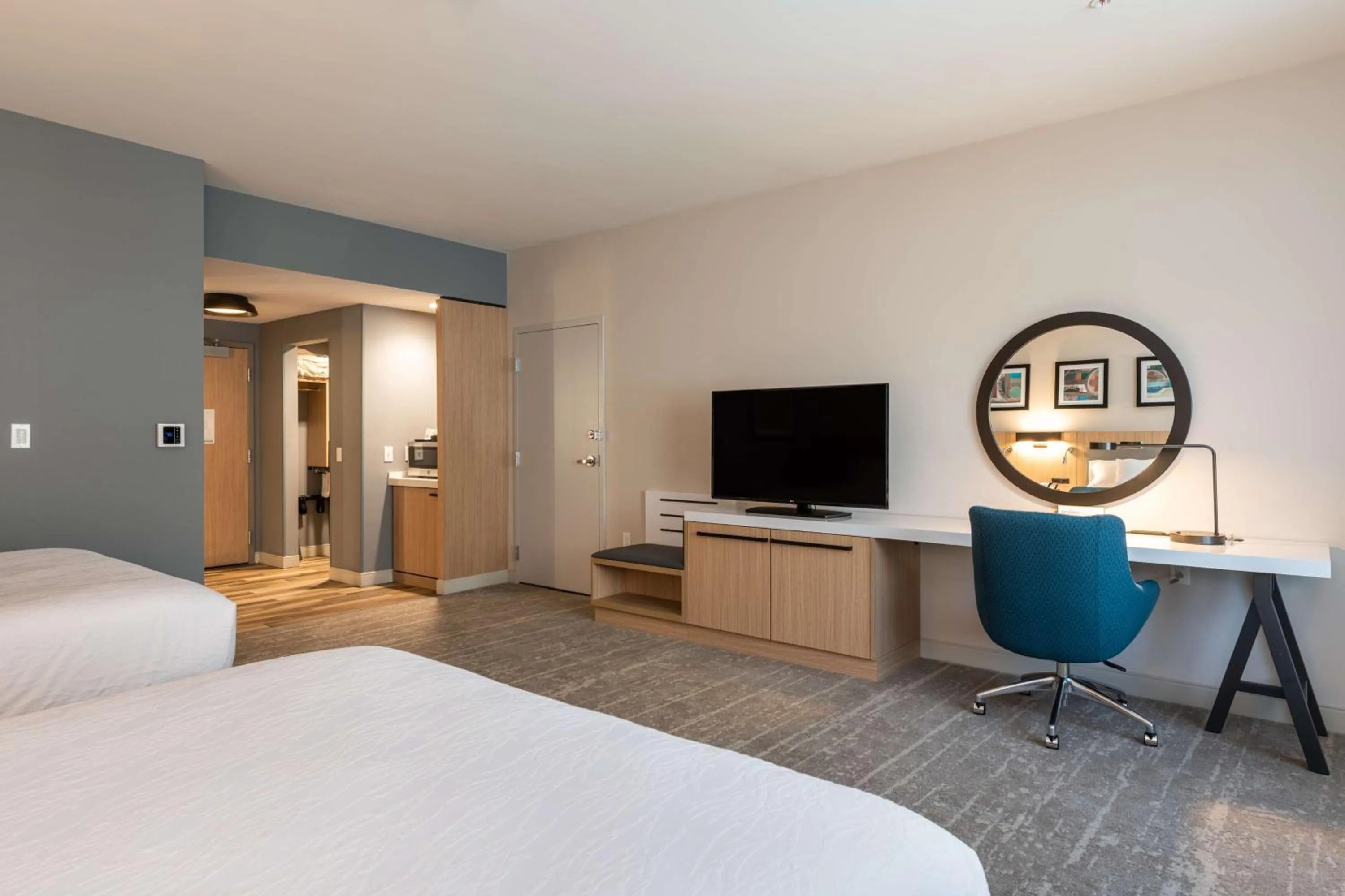 Queen Room with Two Queen Beds and Accessible Tub - Mobility Access in Hilton Garden Inn Boston Canton, Ma
