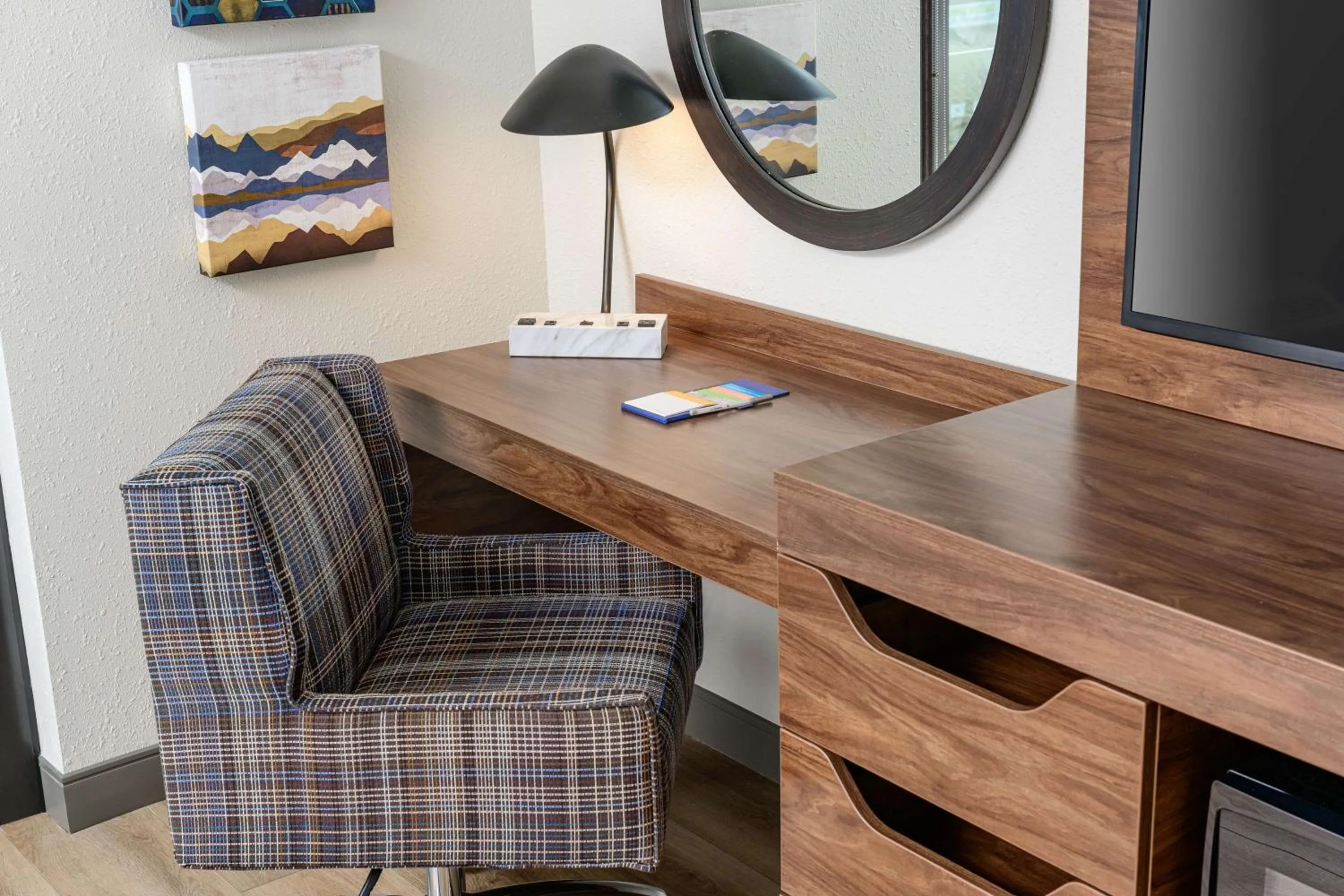 Queen Room with Two Queen Beds - Hearing Accessible/Non-Smoking in Hampton Inn Blue Ridge, GA