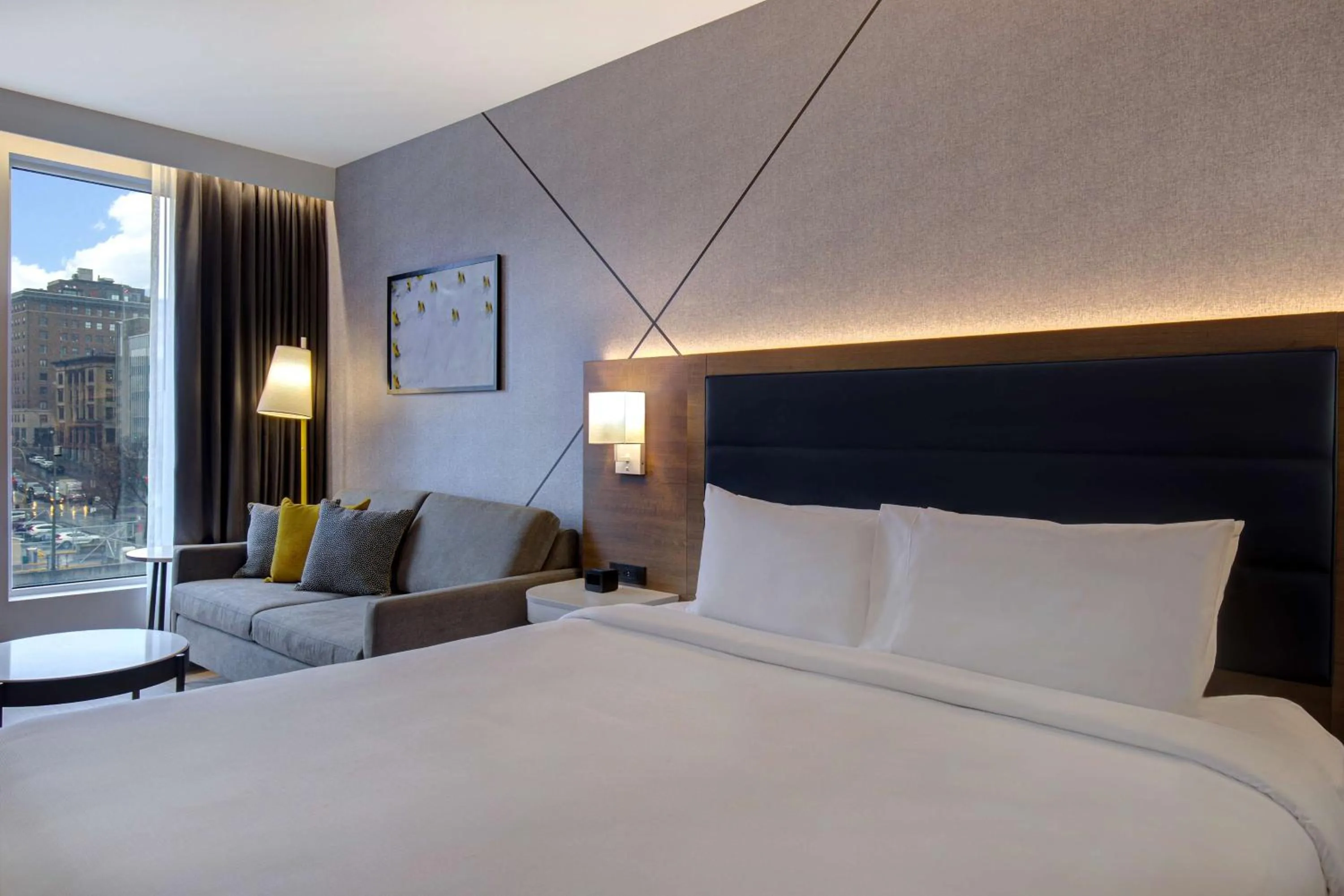 King Room with Sofa Bed in Hampton Inn Montreal Downtown, Qc