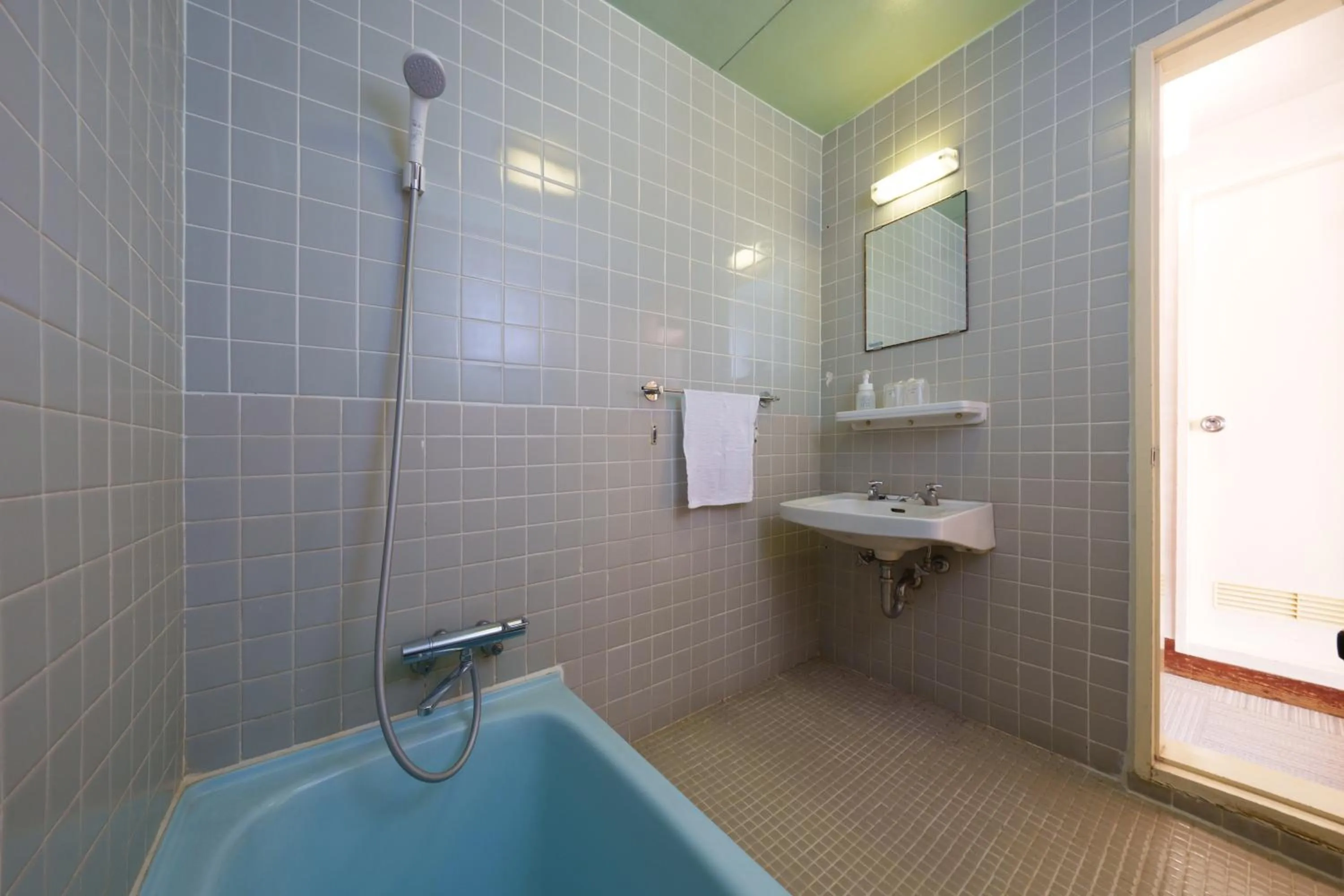 Economy Japanese-Style Room with Bathtub - Non-Smoking - 3F-5F (28㎡) in Hotel New Tsuruta