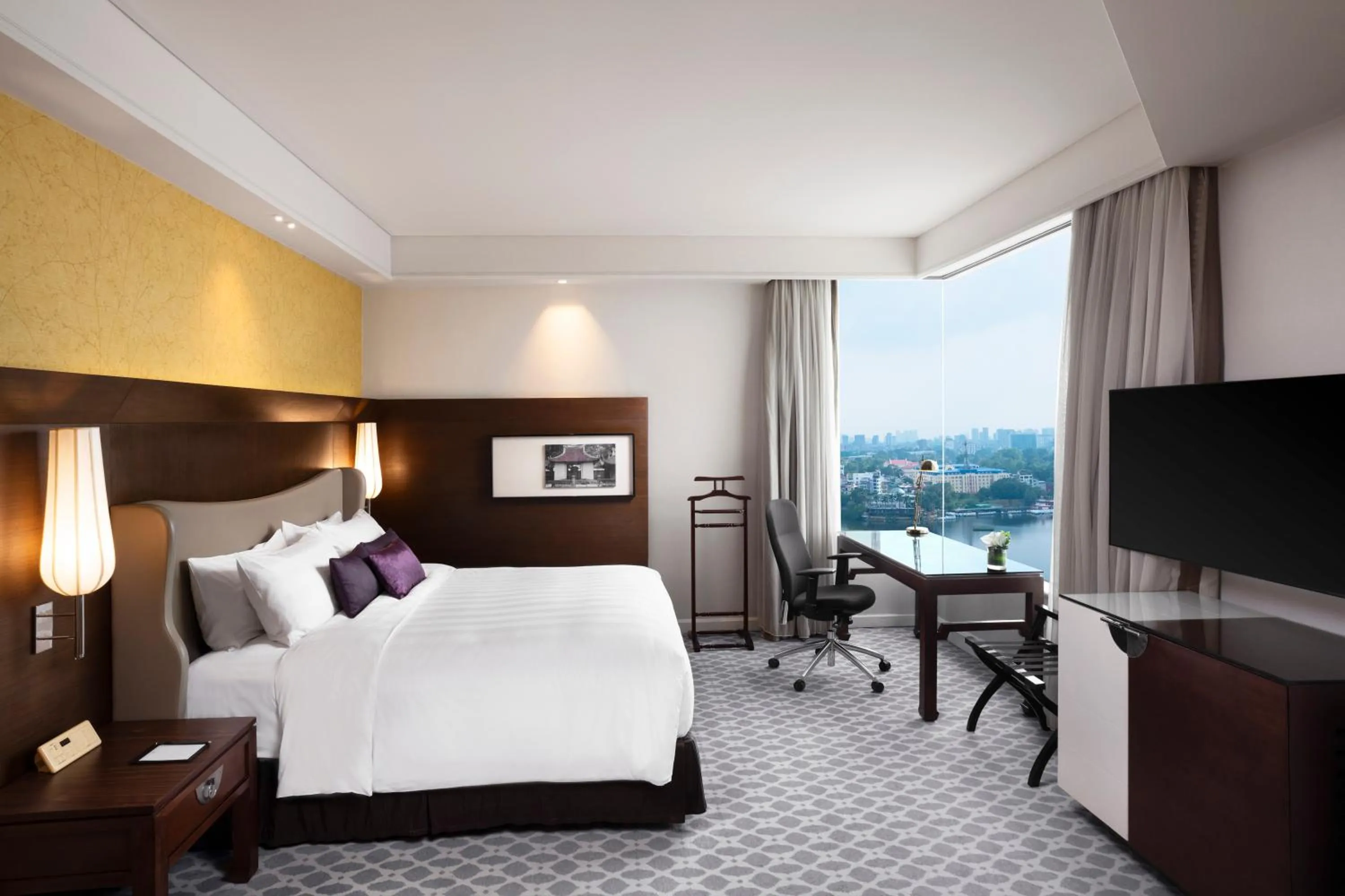 Pacific Club King Room with Lake View in Pan Pacific Hanoi