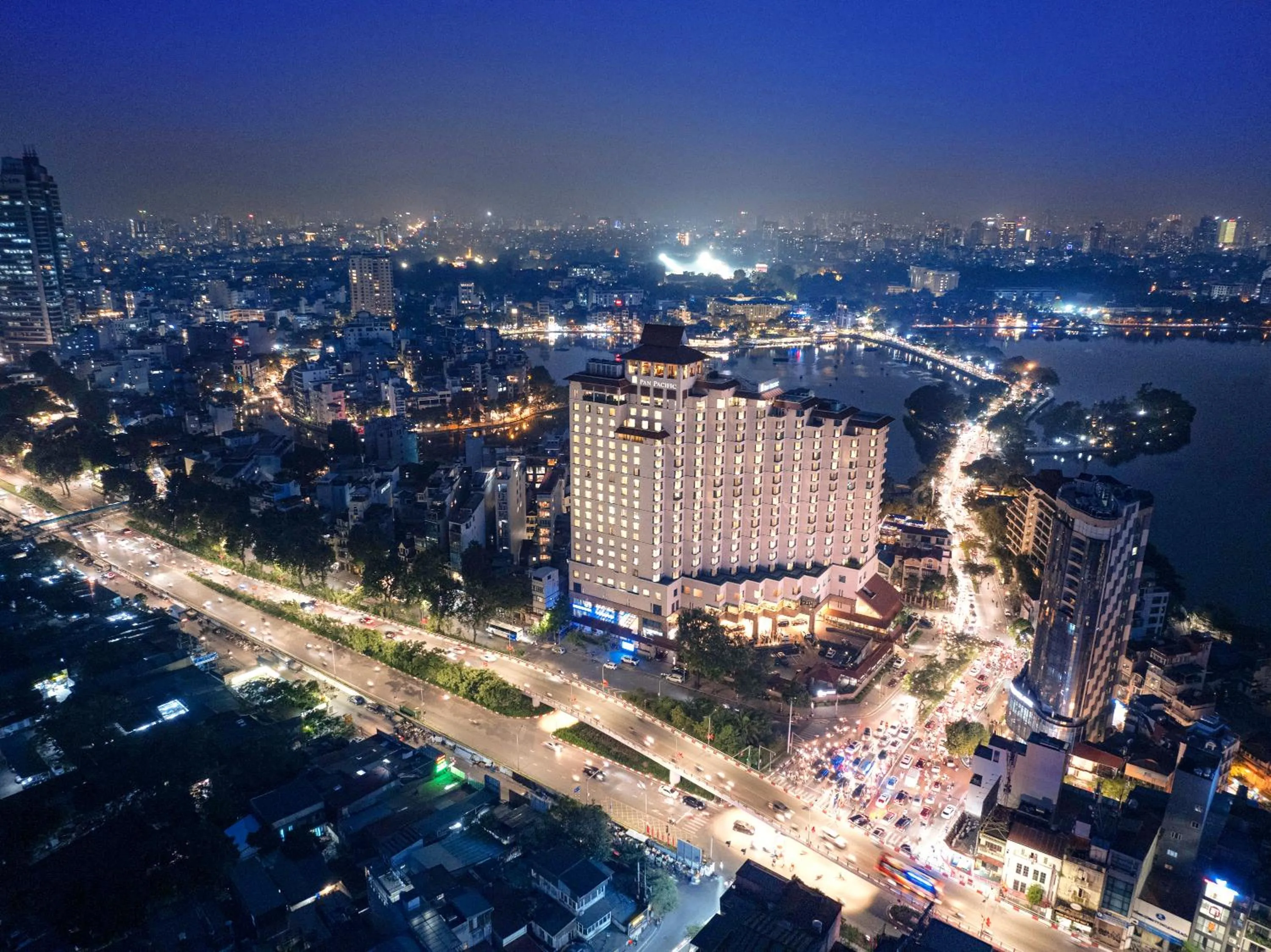 Deluxe Twin Room with Lake View in Pan Pacific Hanoi