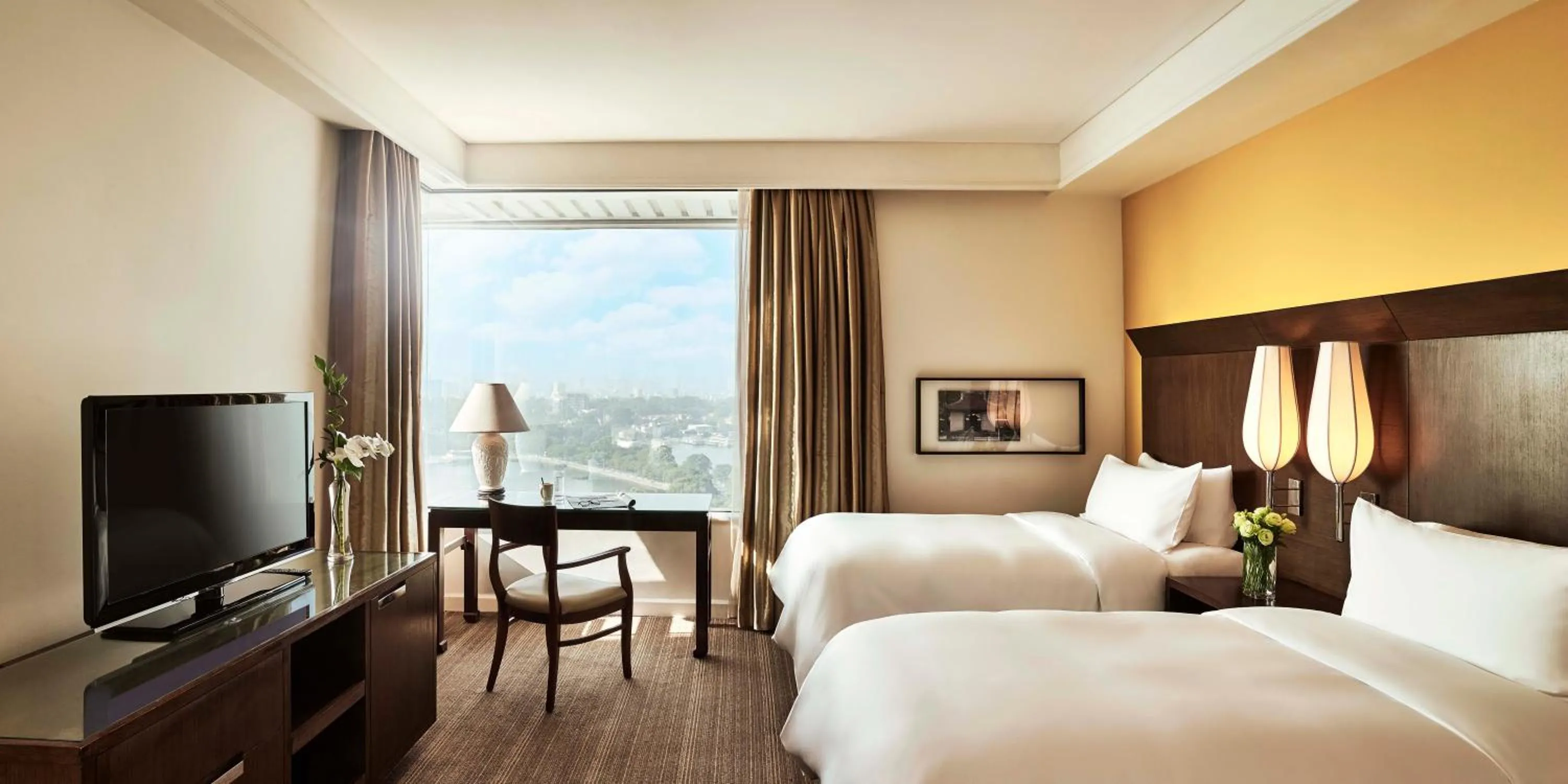 Premier Twin Room with Lake View in Pan Pacific Hanoi