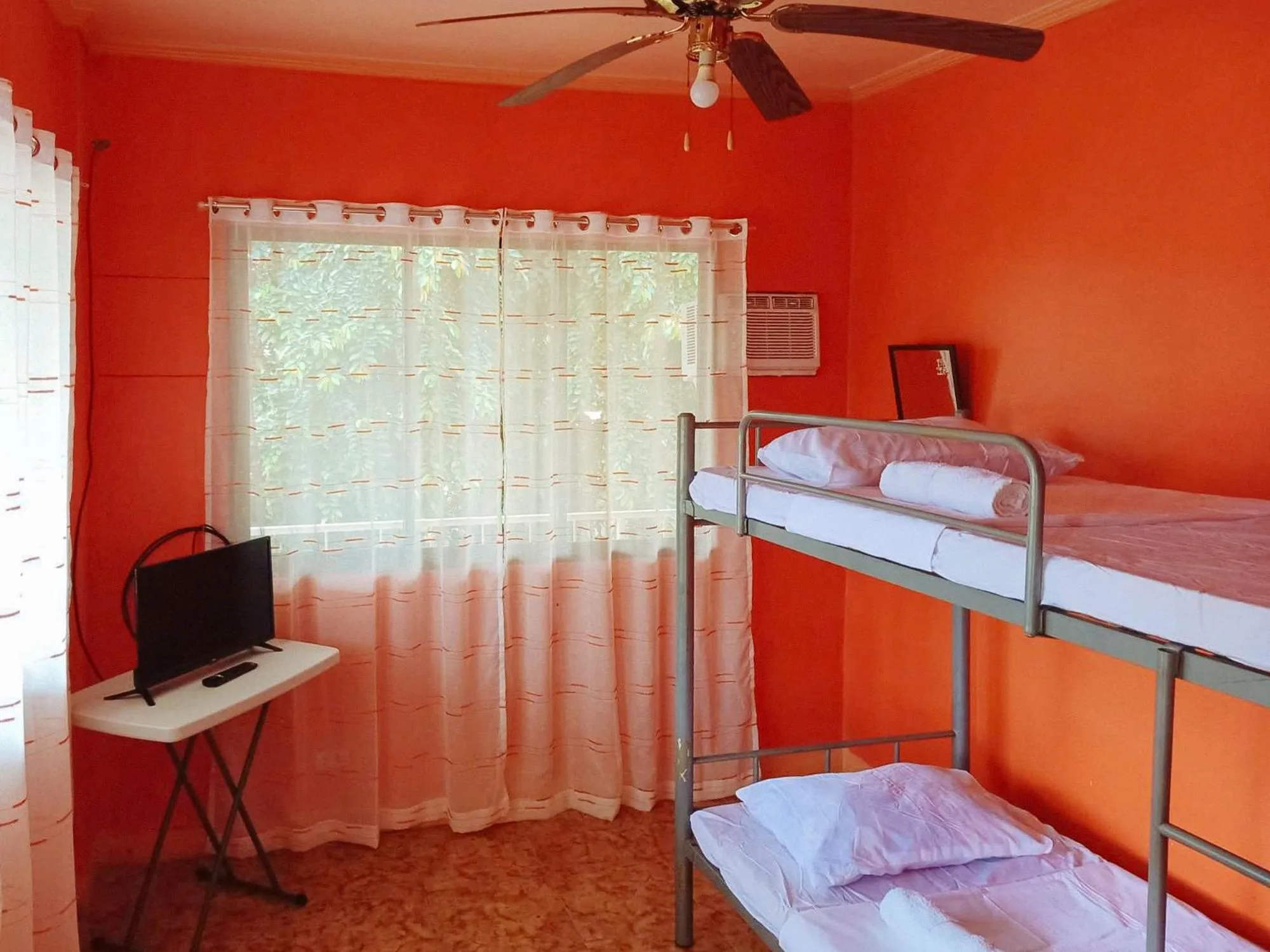 Double Room in RedDoorz @ Garcia Hernandez Bohol