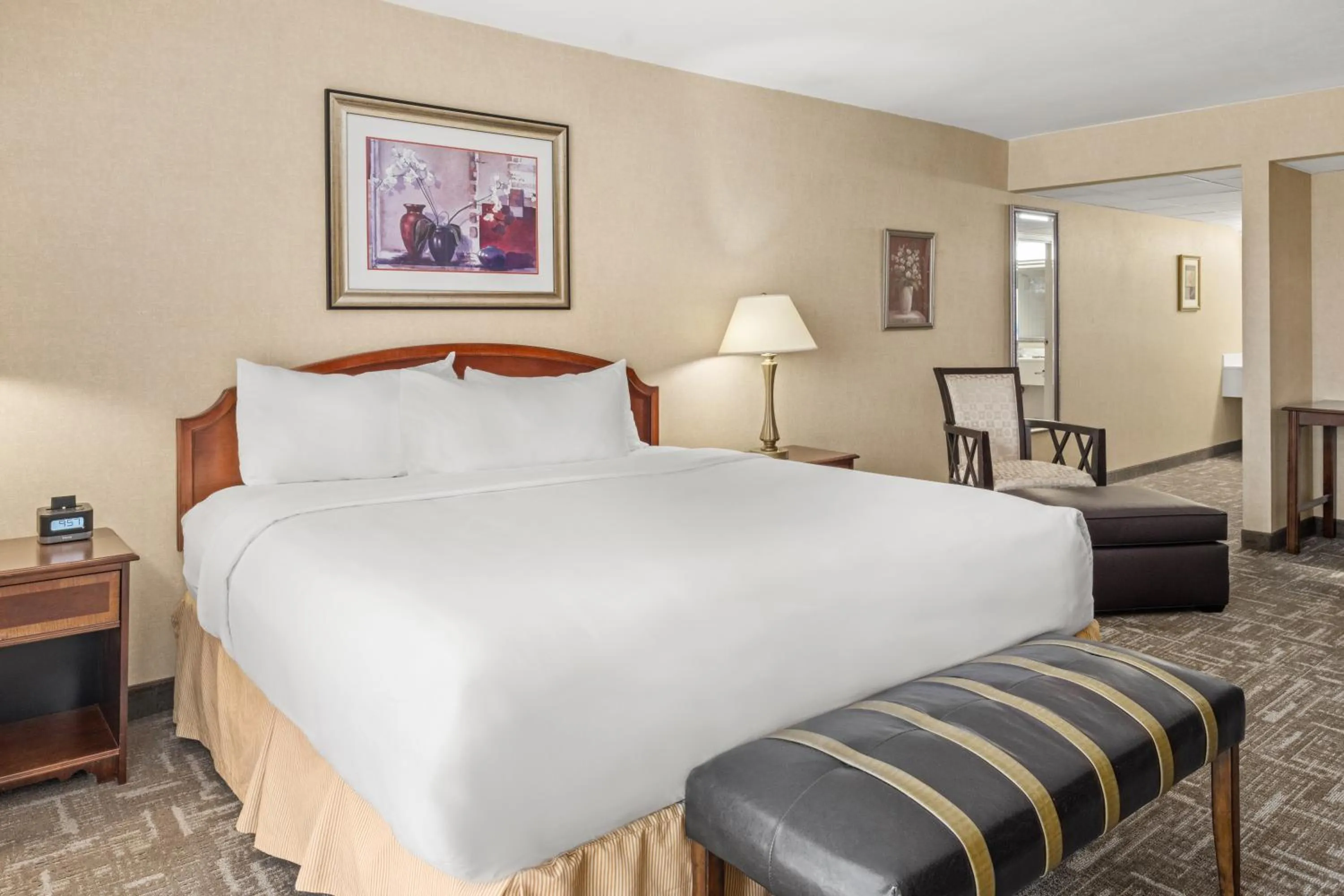 Suite with Hot Tub in Montana Trailhead Inn