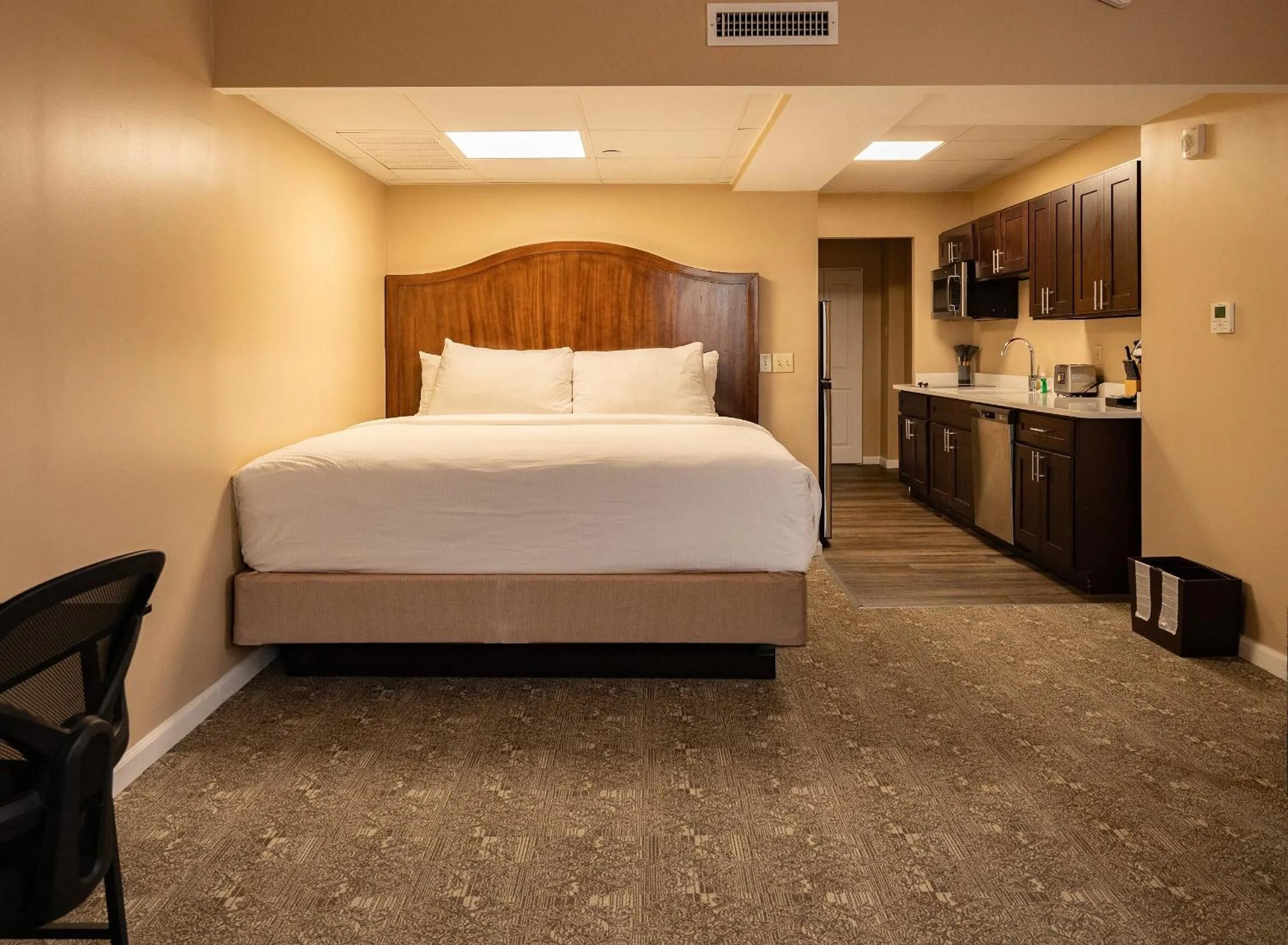 Queen Studio Suite - Non-Smoking in The Americus Hotel, Trademark Collection by Wyndham