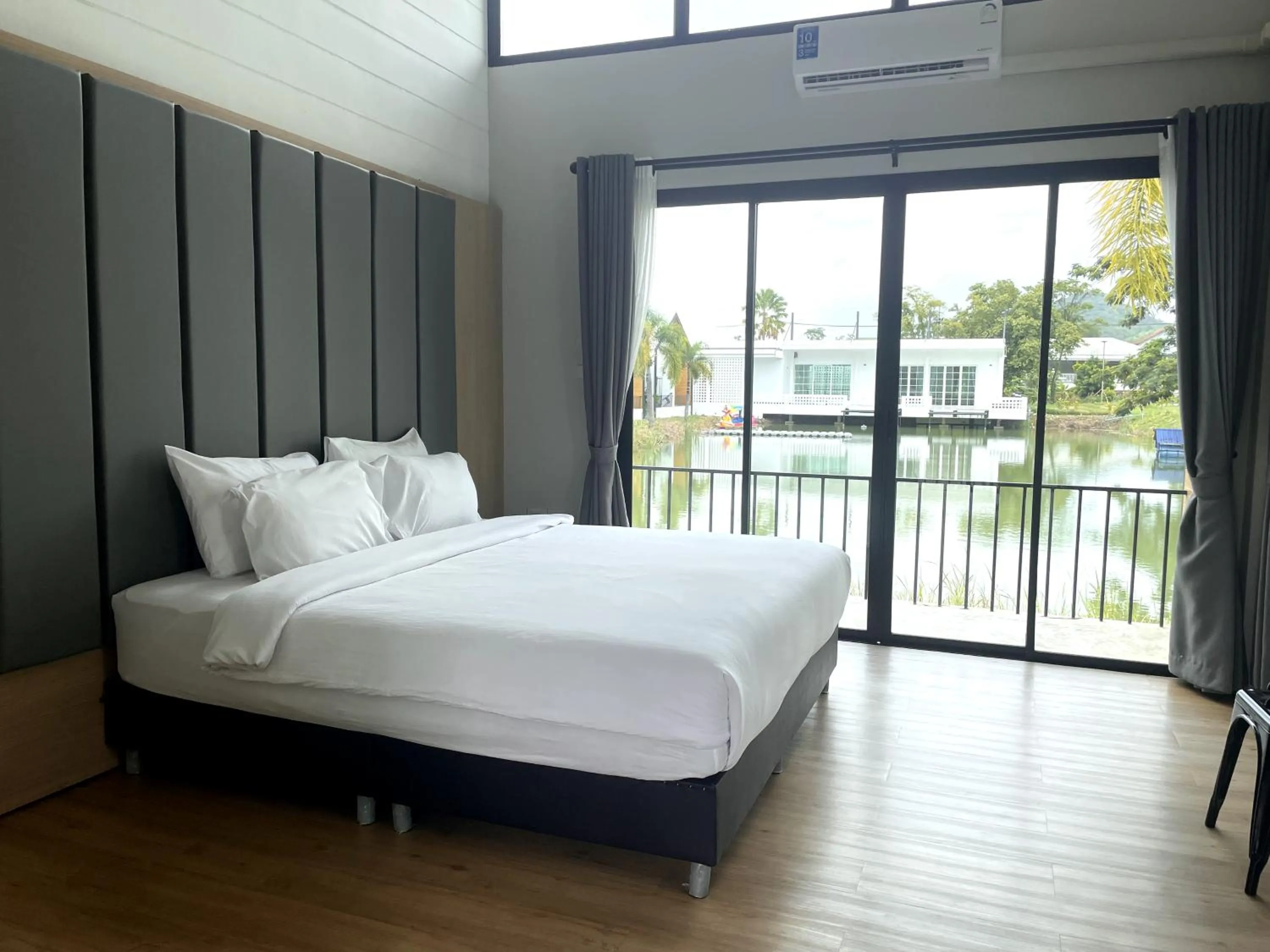 Deluxe Double Room in Pailin Place