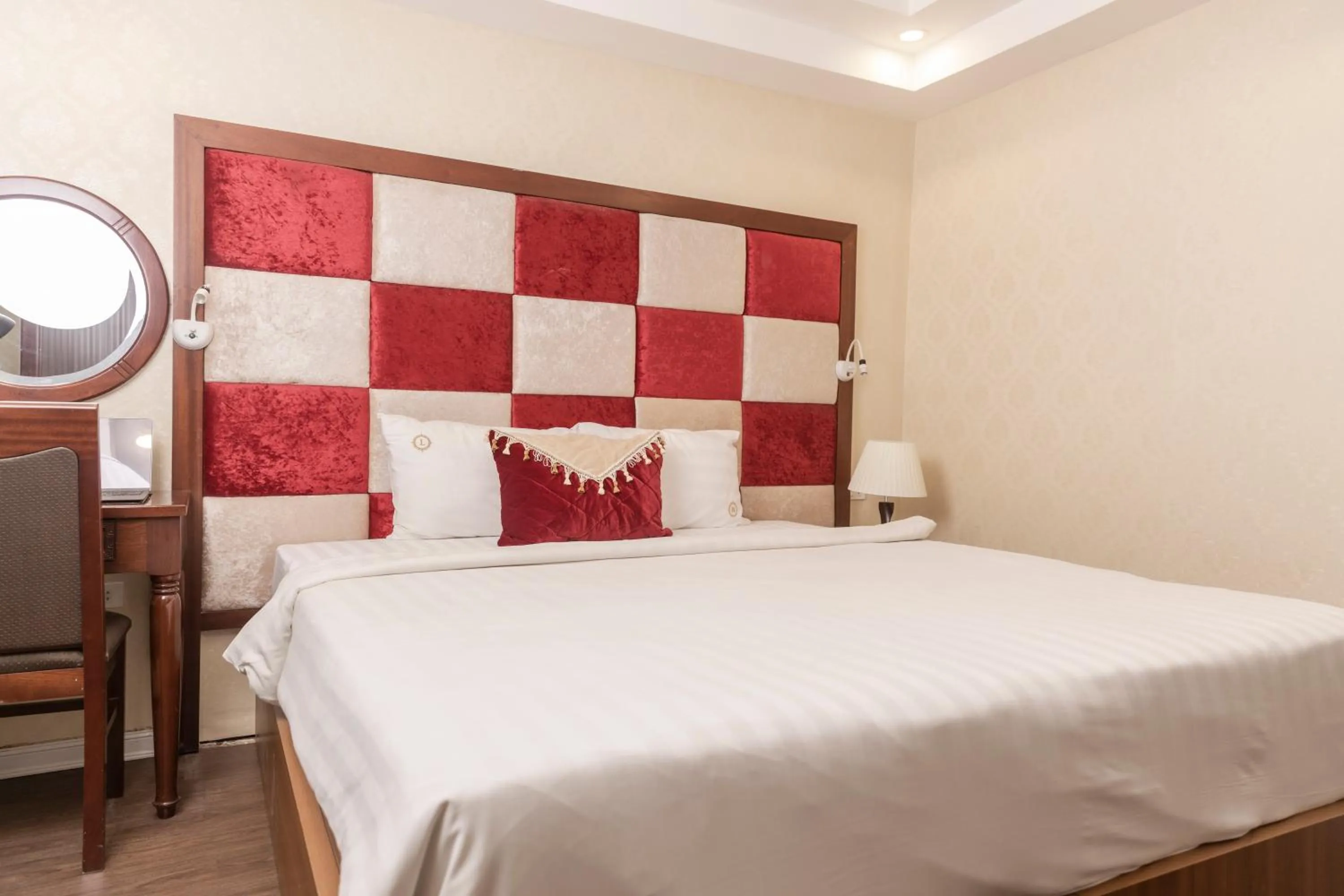 Deluxe Double Room with Private Bathroom in Hanoi City Backpackers Hostel
