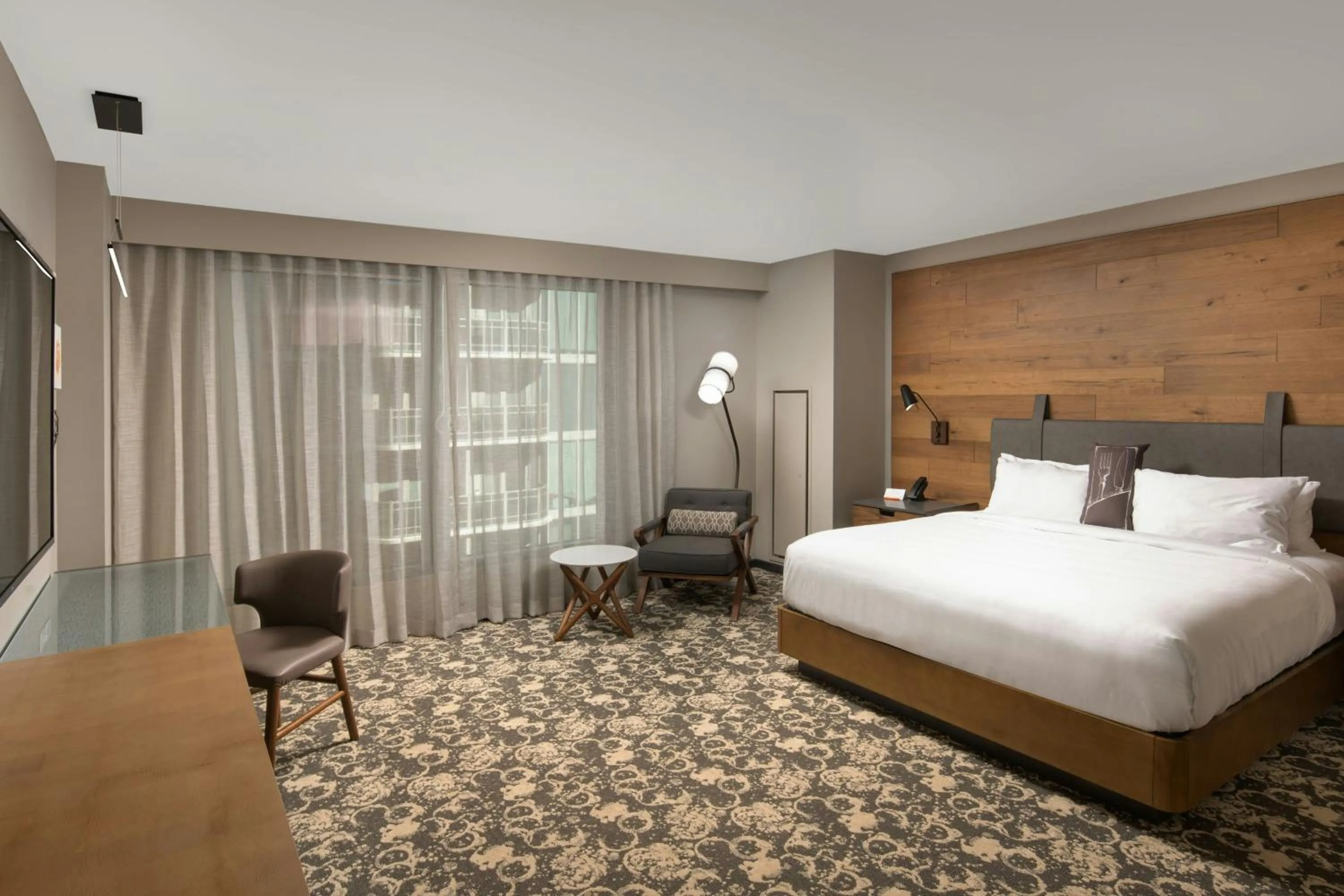 Deluxe Guest Room with 1 King, City view in Epicurean Atlanta, Autograph Collection