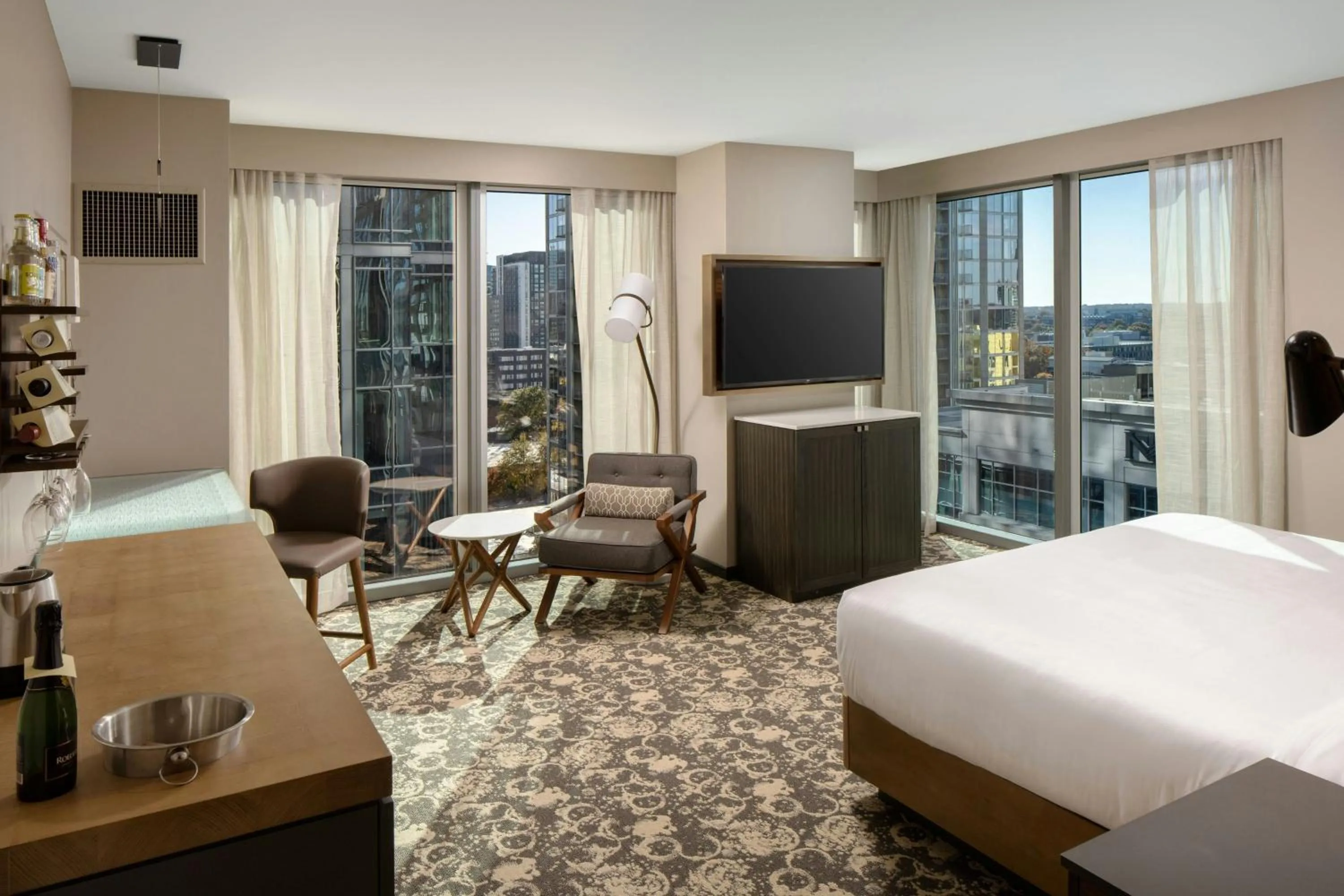 Corner King Room with City View in Epicurean Atlanta, Autograph Collection