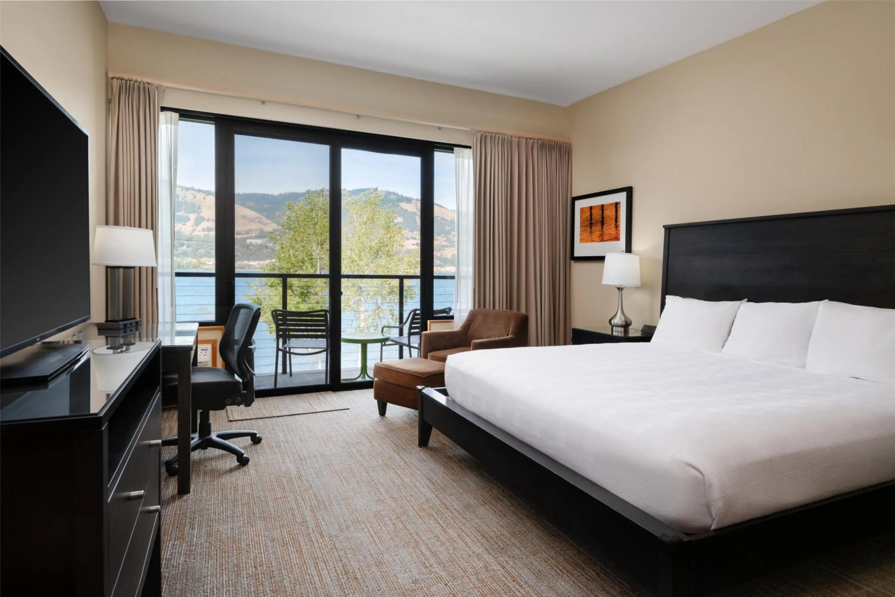 Executive King Room with River View - Adults Only - Balcony - No Pets in Best Western Plus Hood River Inn