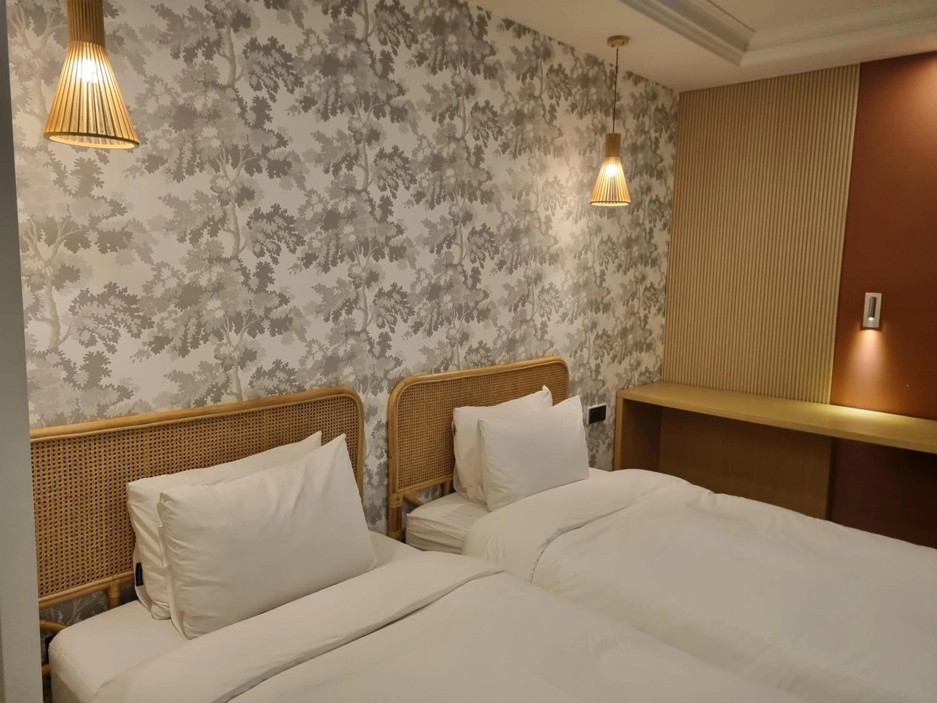 Superior Twin Room in Hound Garden&Terrace Hotel