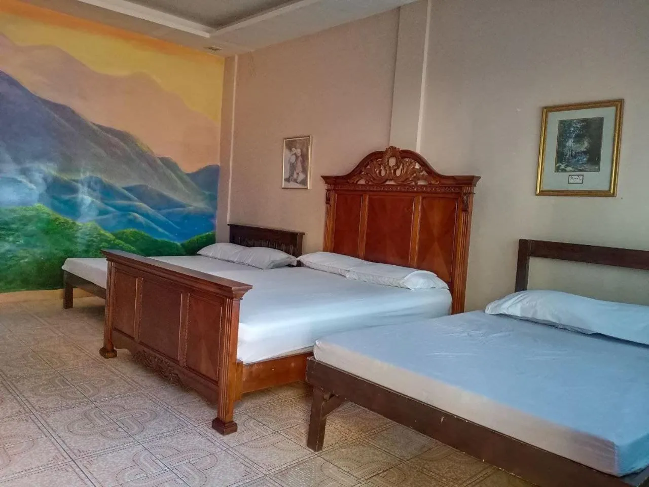 Deluxe Family Room in RedDoorz Near Gaisano Grand Cordova