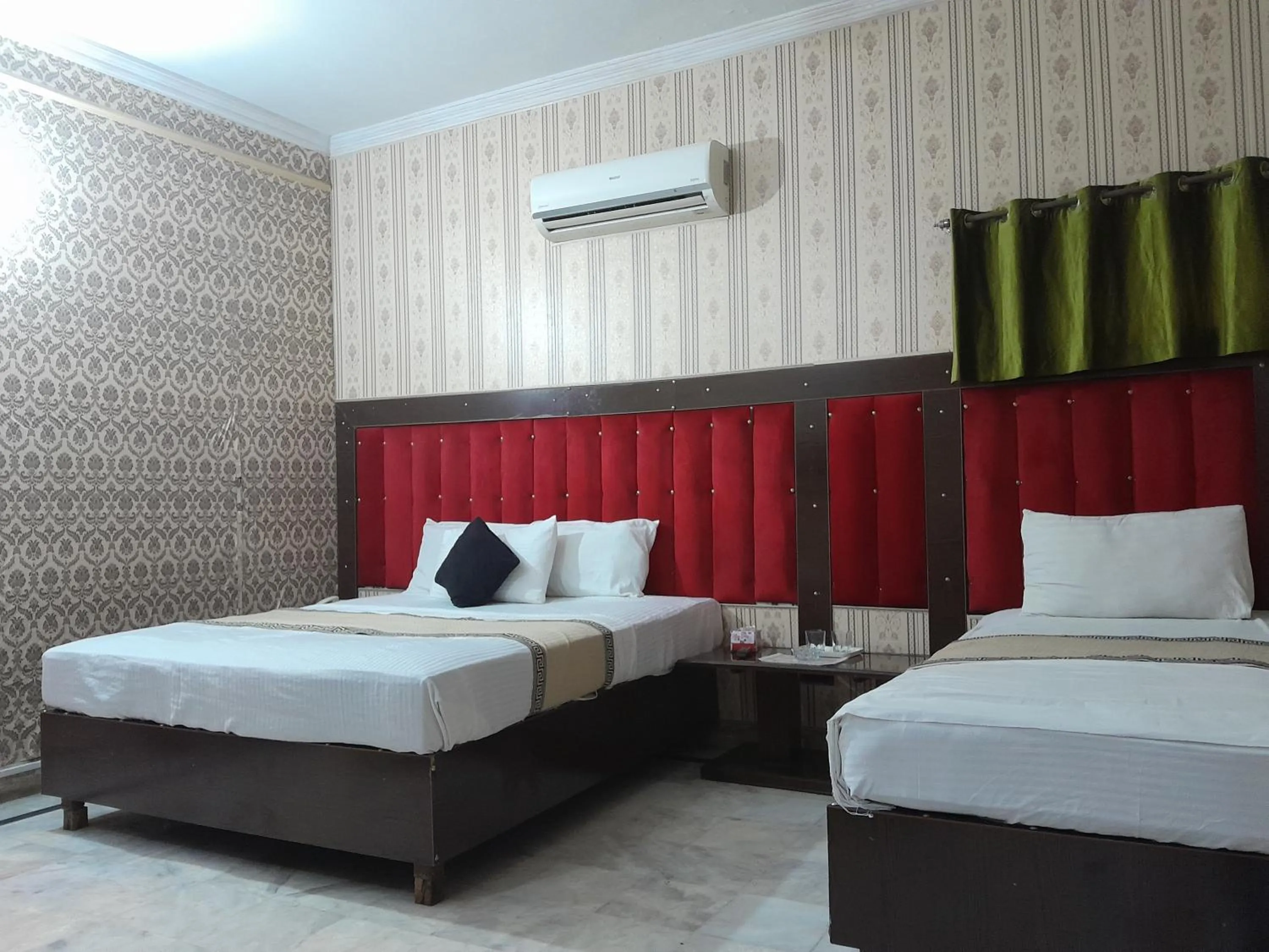 Quadruple Room in Hotel Tulip INN Faisal Town