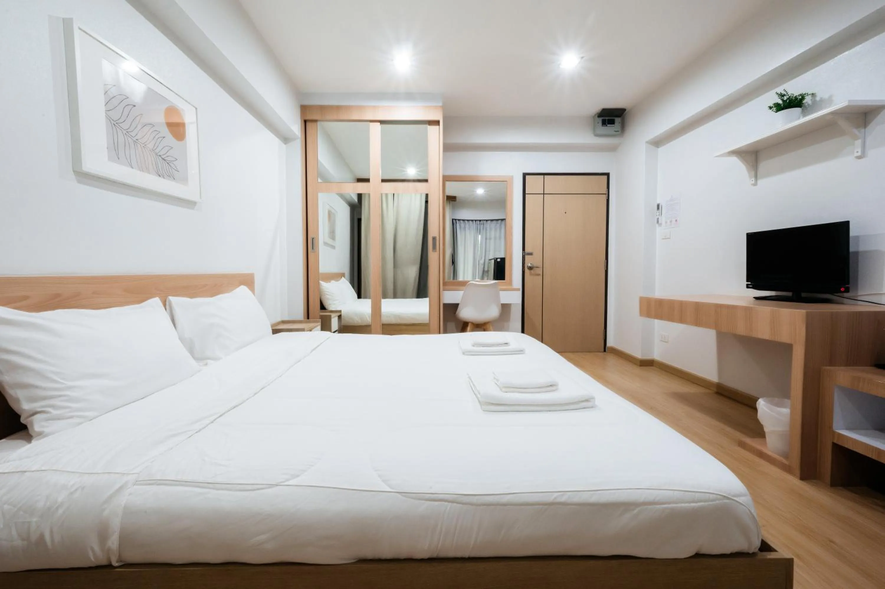 Deluxe Double Room in Creston Grand Hotel Suphan Buri