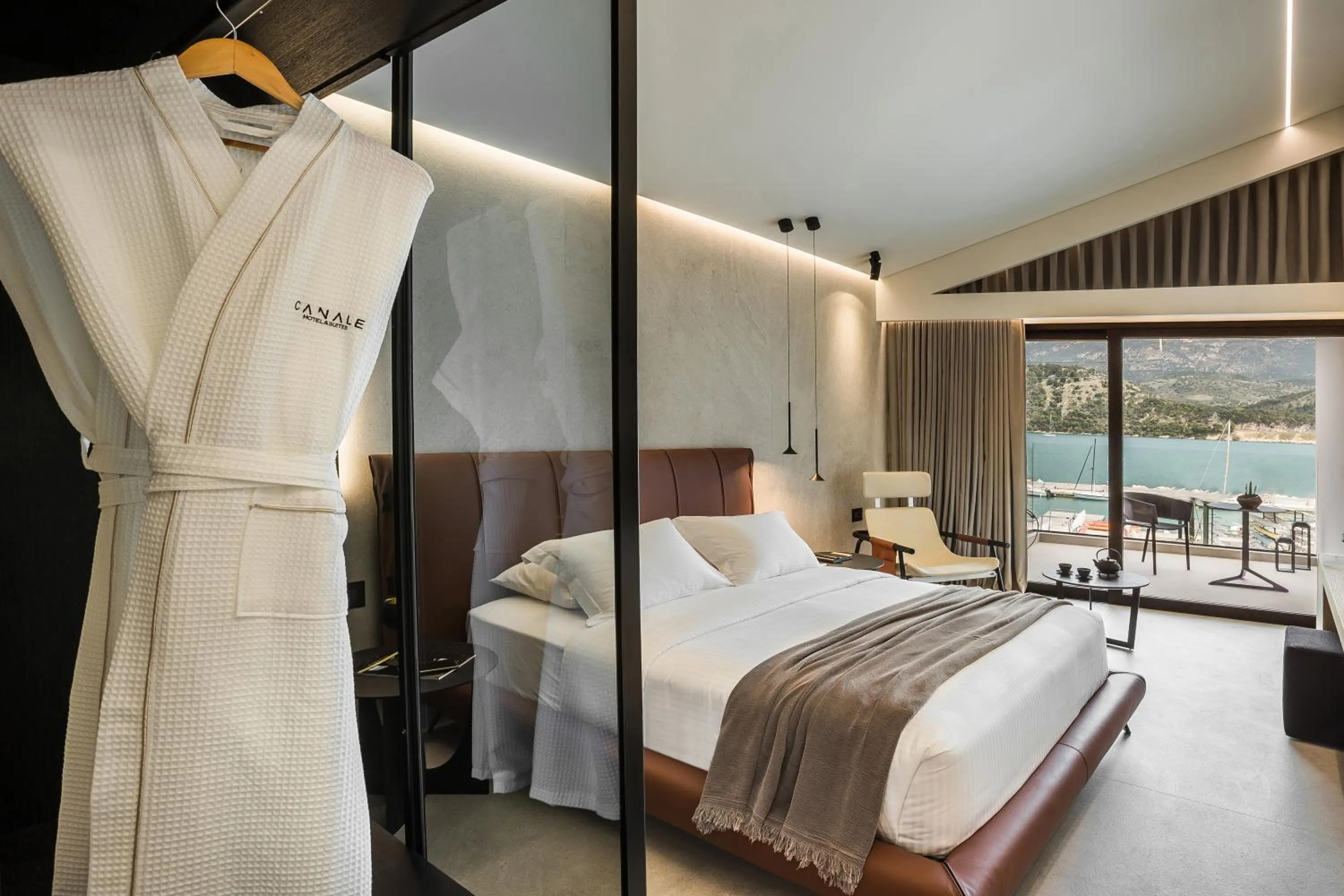 Superior Suite with Sea View and Private Jacuzzi in Canale Hotel & Suites