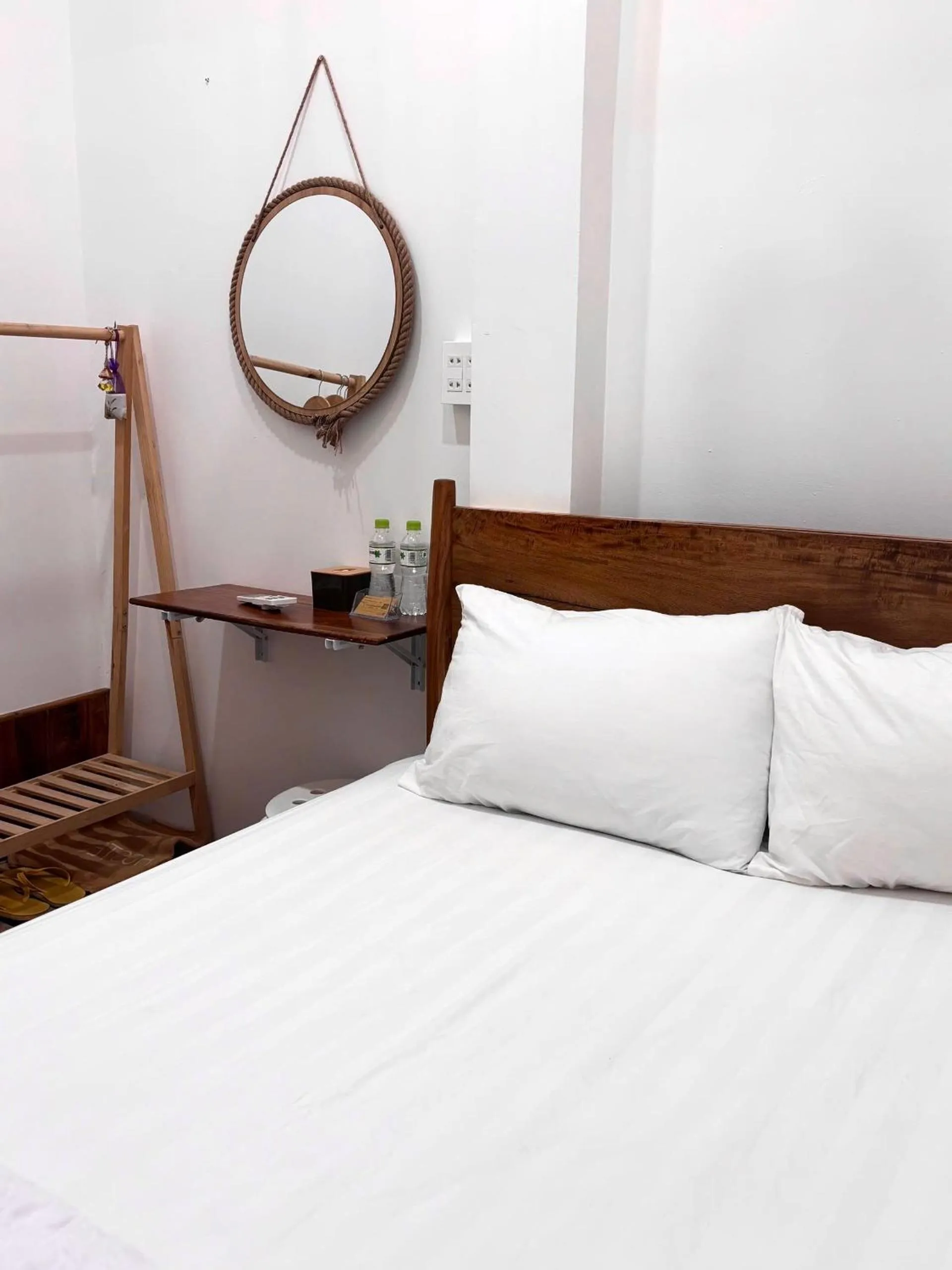 Small Double Room in Hero Hostel & Billiards