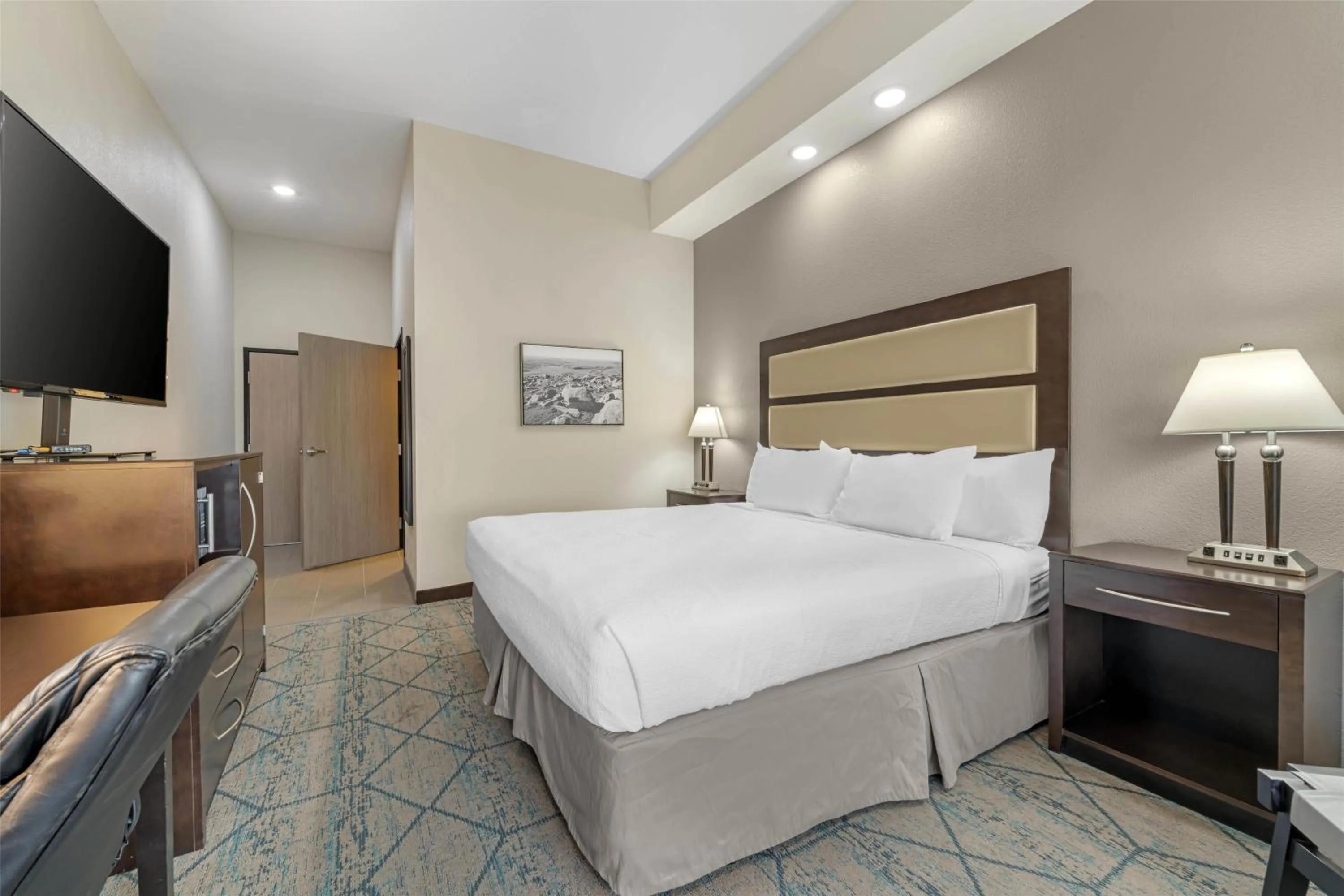 King Room with Walk-In Shower - Disability Access/Non-Smoking in Best Western Plus McPherson