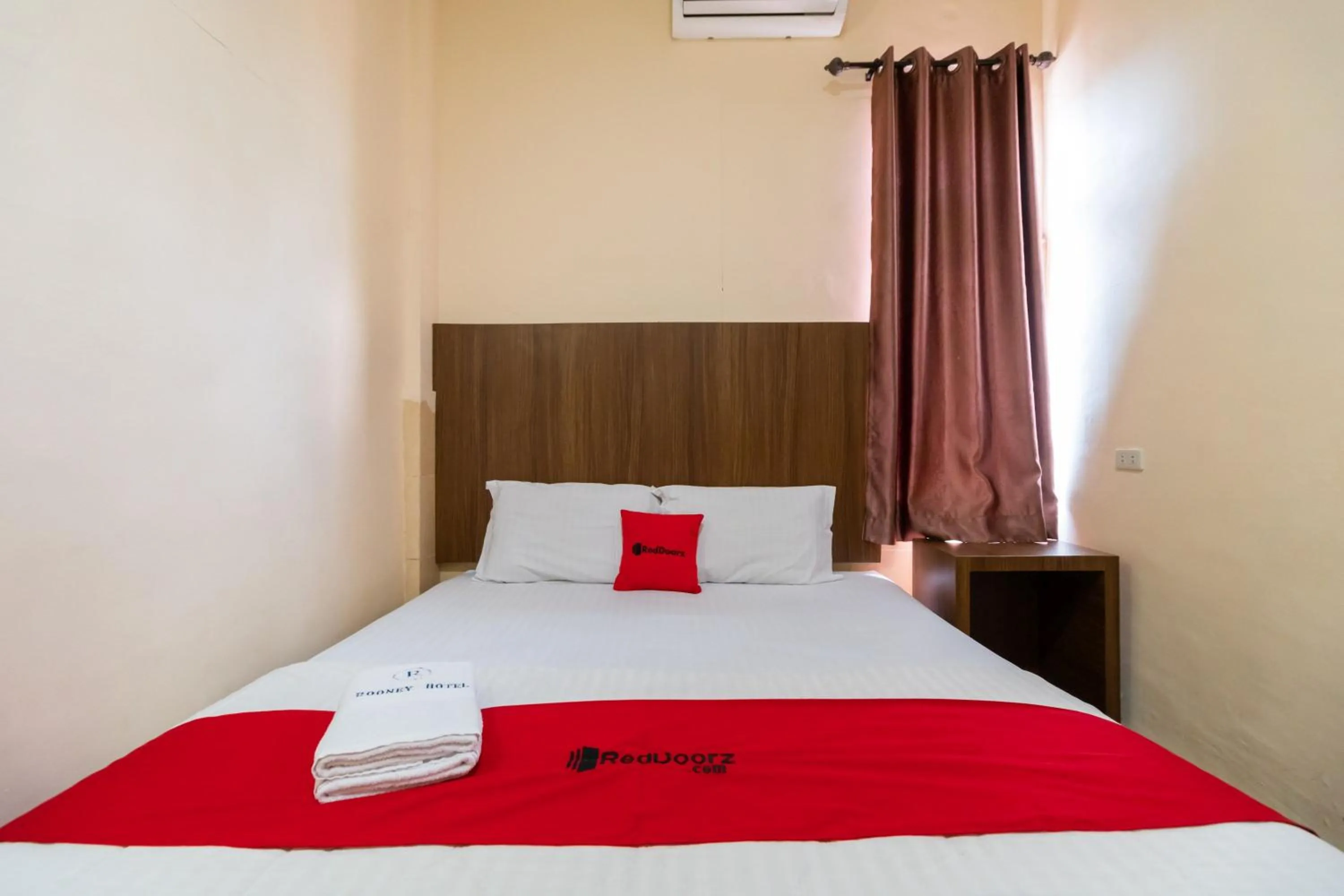Standard Double Room in RedDoorz Plus near Ramayana Pematangsiantar