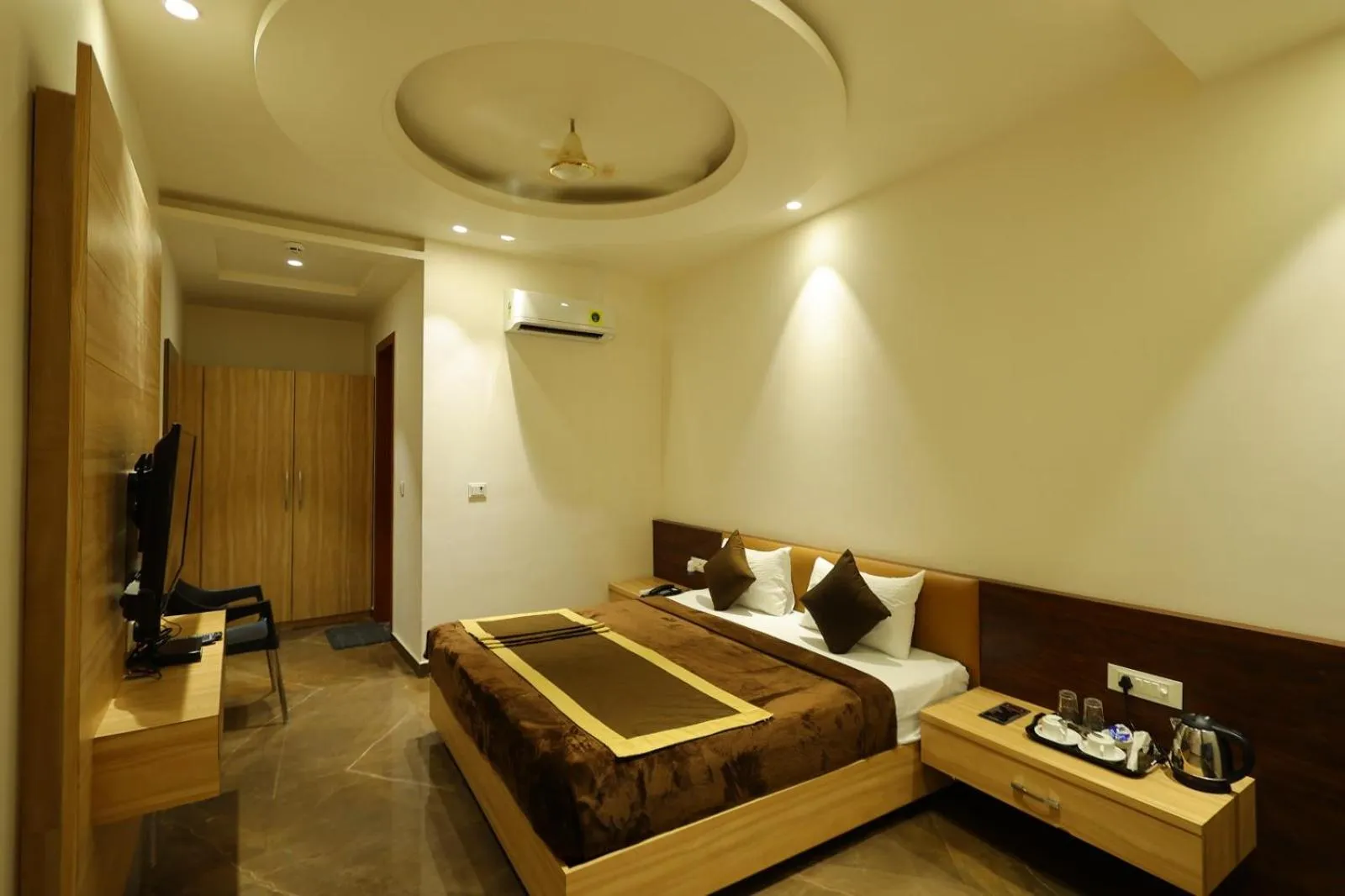 King Room - single occupancy in Hotel Darbar-E-Khas