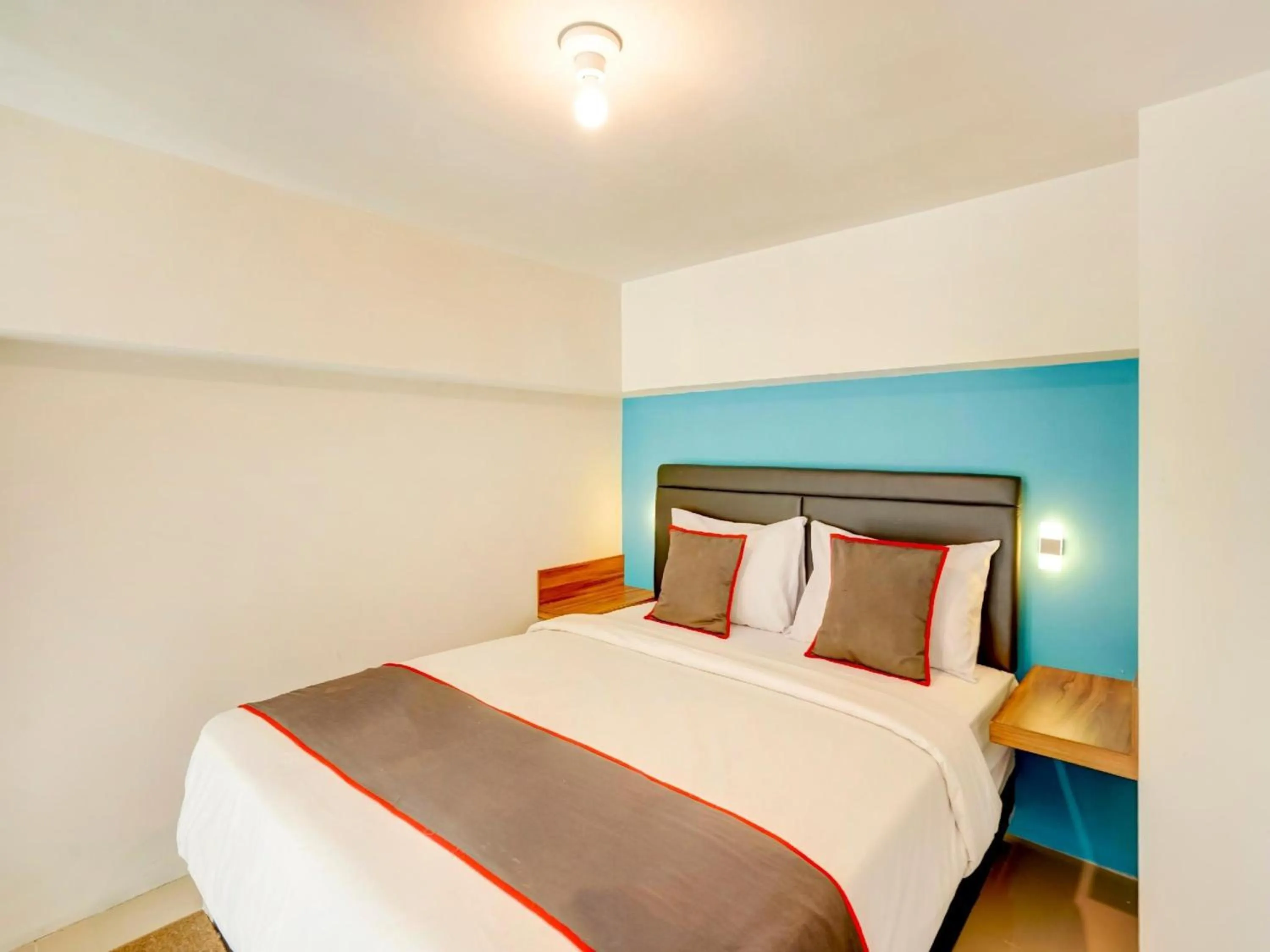 Deluxe Double Room in Collection O 30 Amega Crown Sub