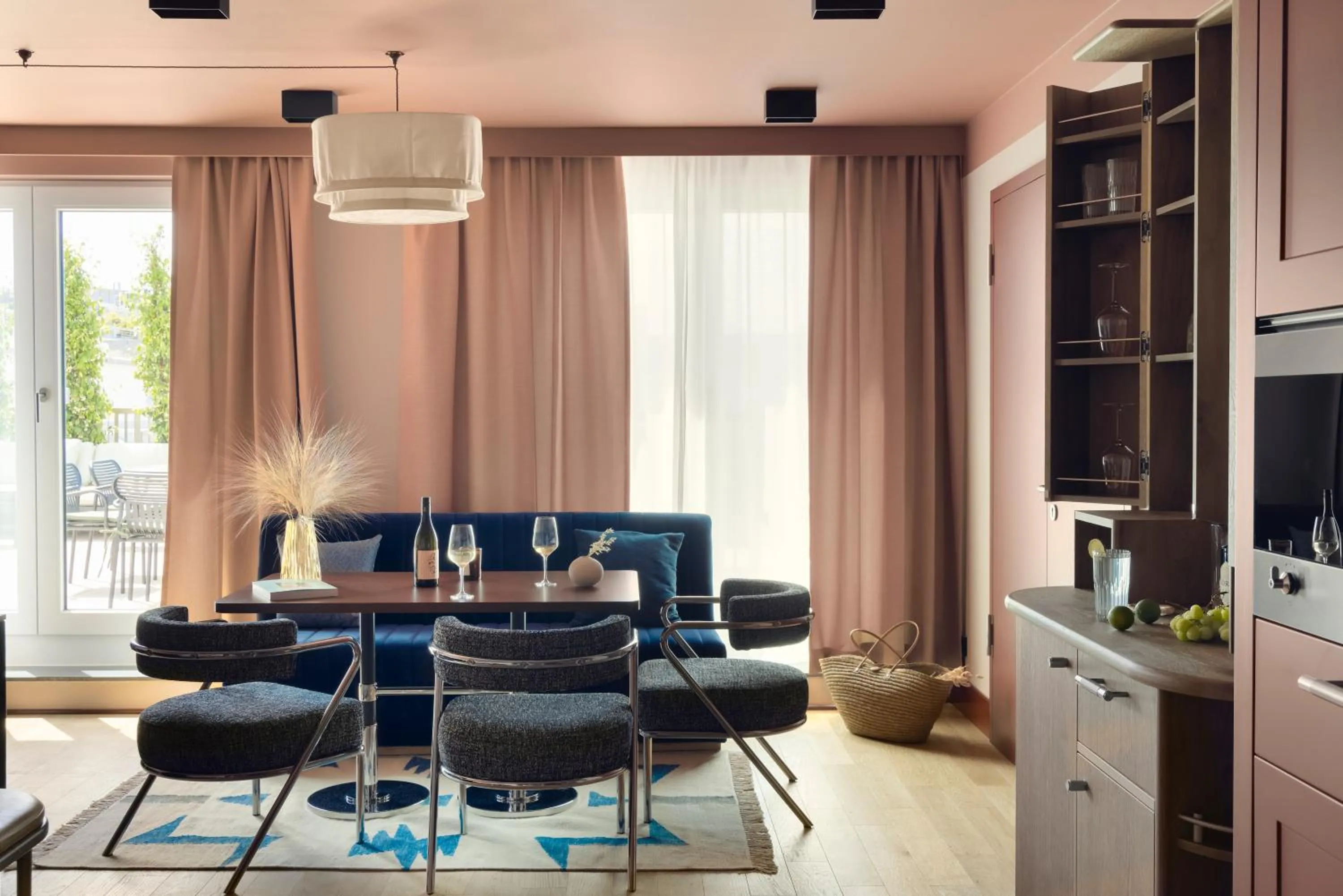 Ludwig Suite in Schwan Locke