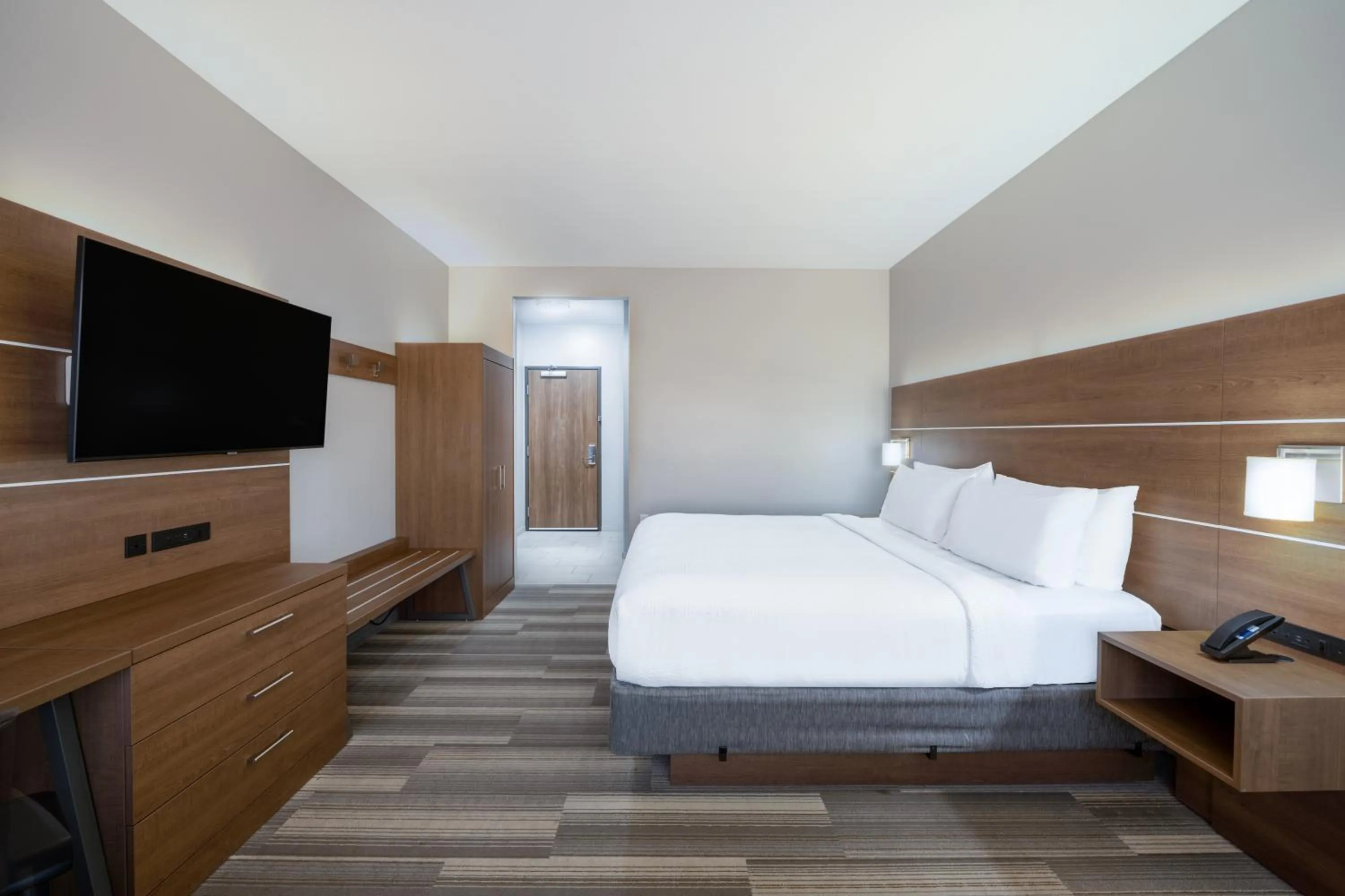 King Room - Hearing Accessible/Non-Smoking  in Holiday Inn Express & Suites - Gilbert - Mesa Gateway Airport