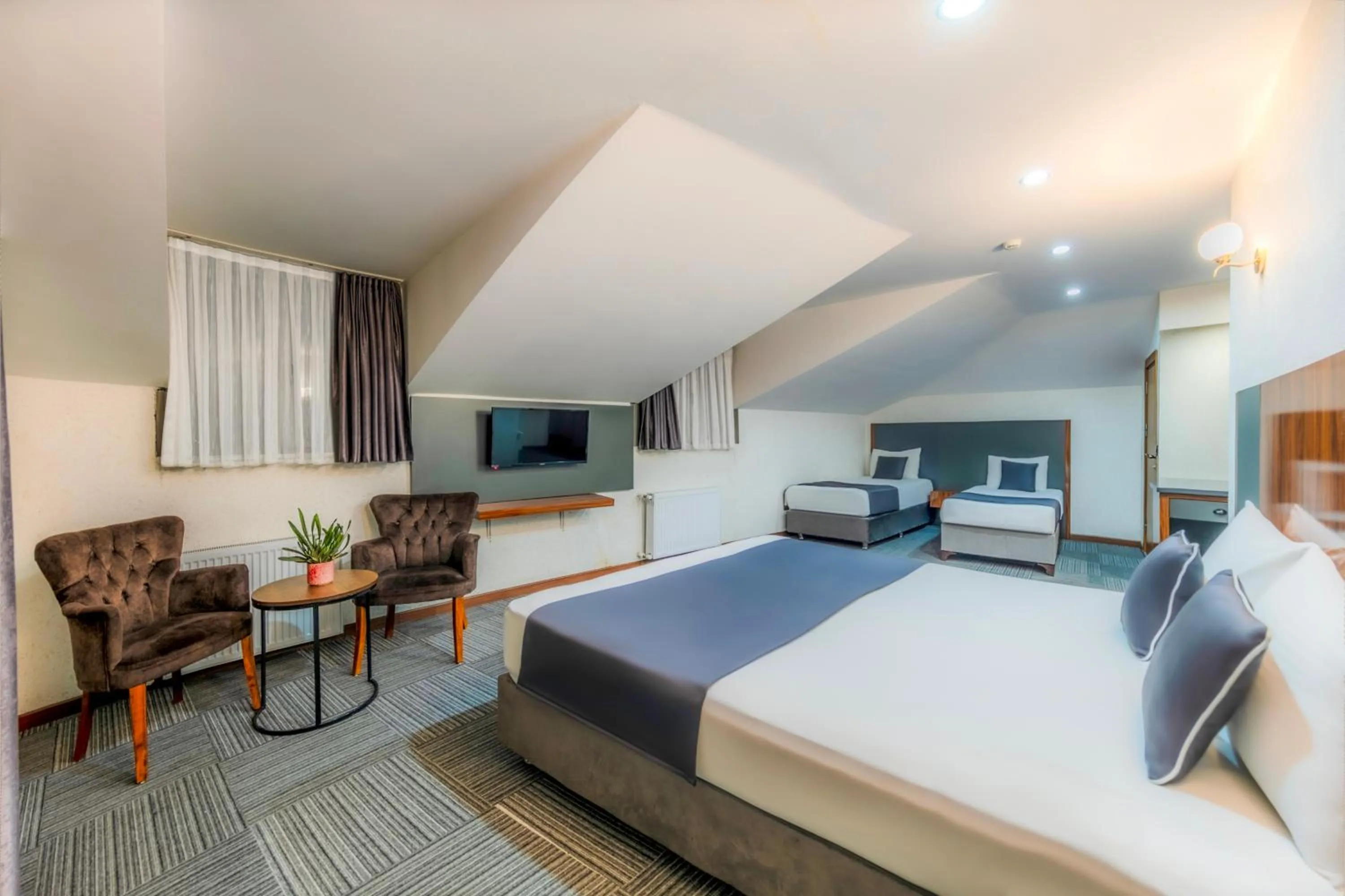 Quadruple Room with Terrace in MED Airport Hotel