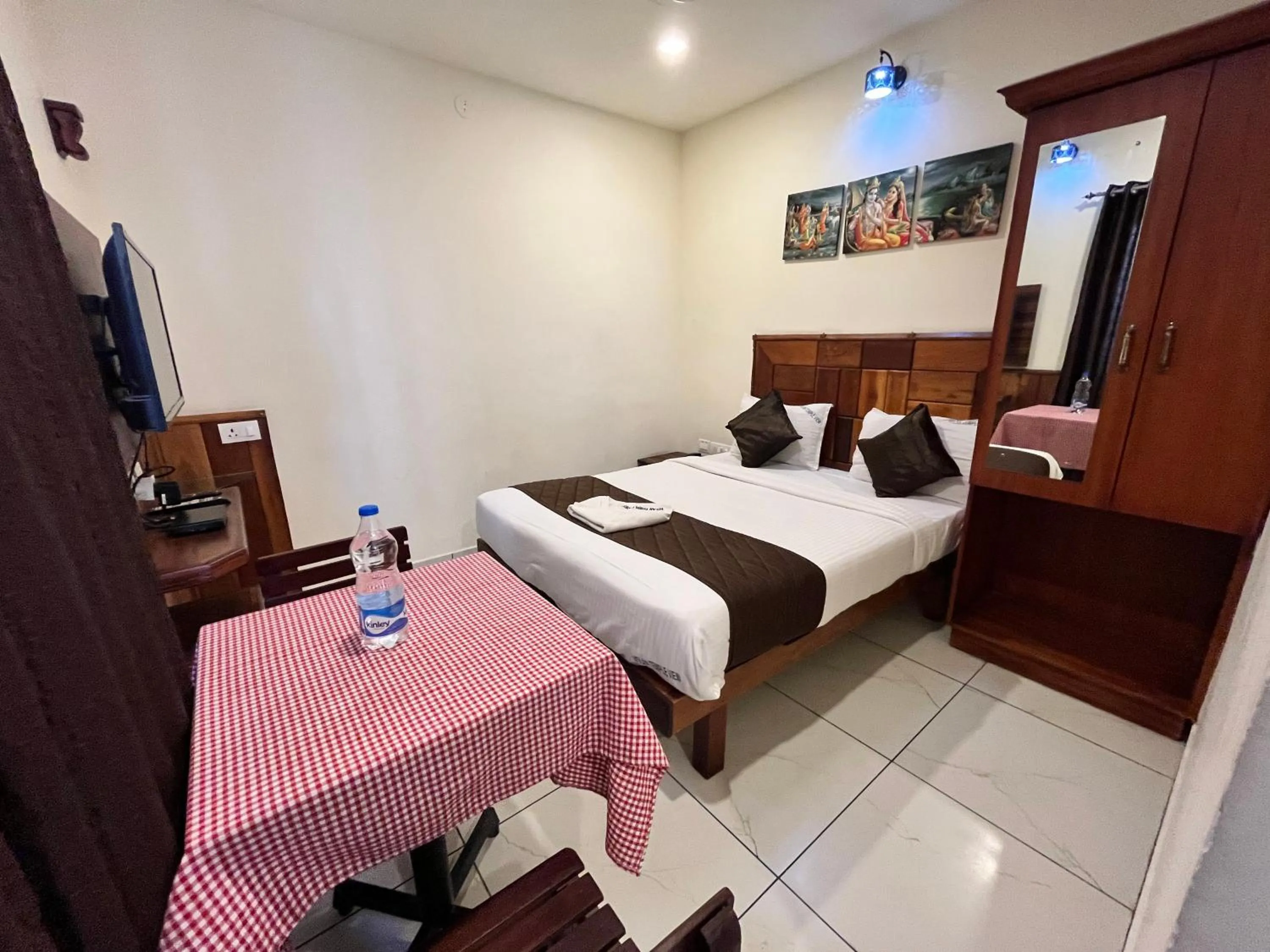 Deluxe Double Room - Non AC in Velan Temple View