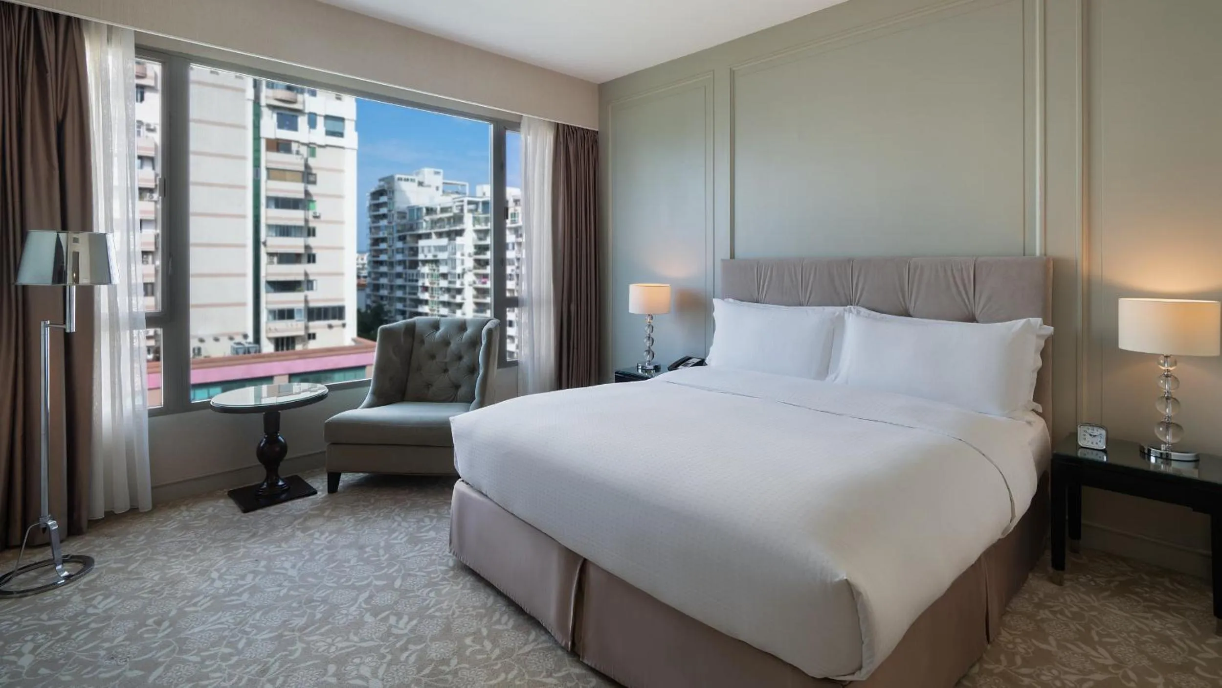 Deluxe Suite King （Complimentary soft drinks and snacks in mini bar） in Marco Polo Xiamen