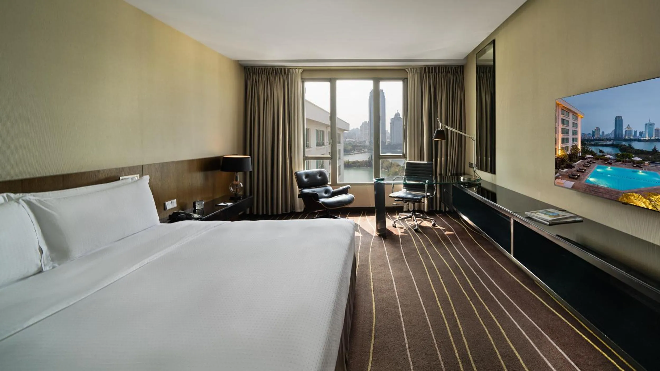 Club Deluxe King Room-Explore.Experience,Enjoy in Marco Polo Xiamen