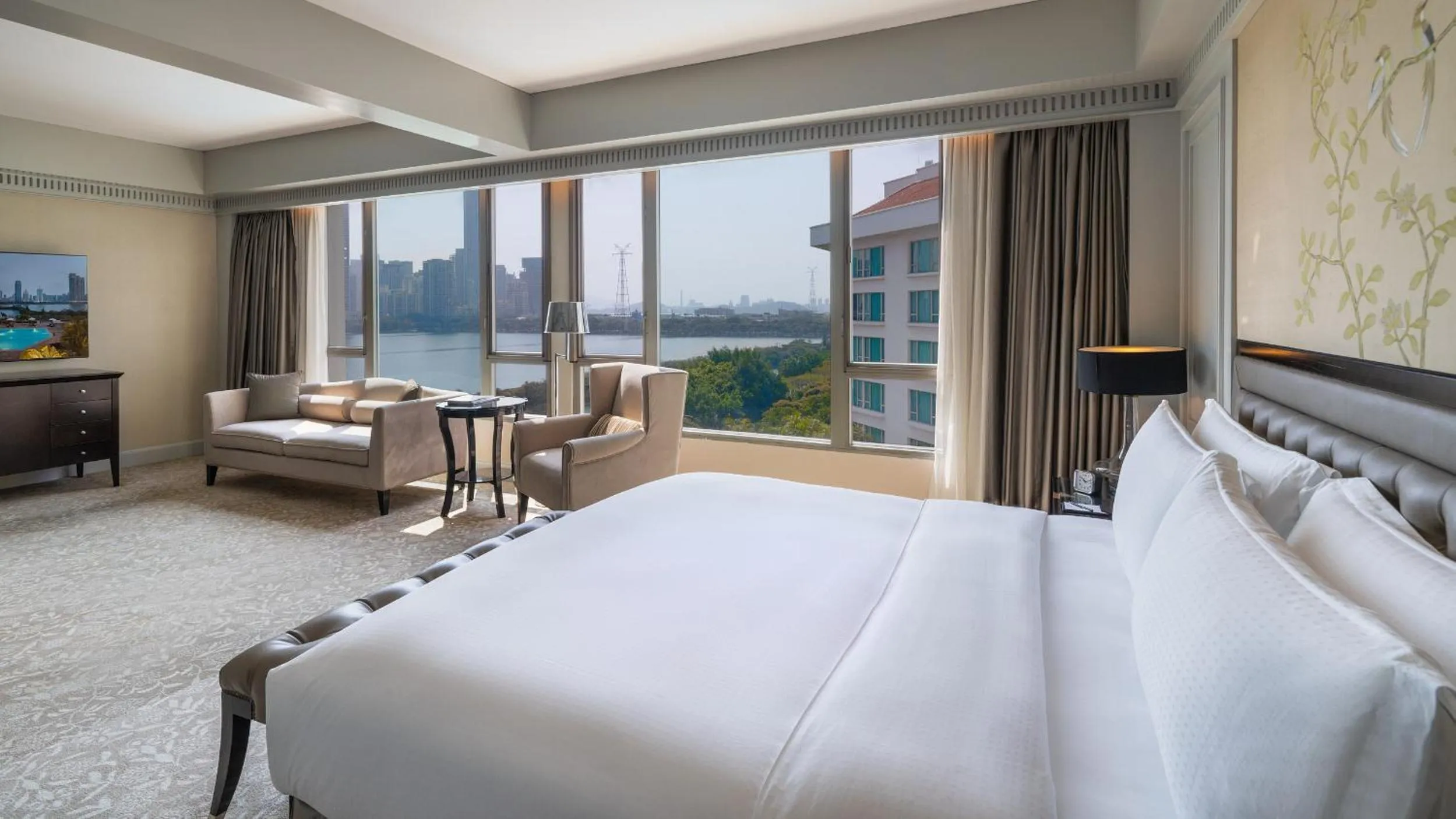 Premier Lake View King（Complimentary soft drinks and snacks in mini bar） in Marco Polo Xiamen